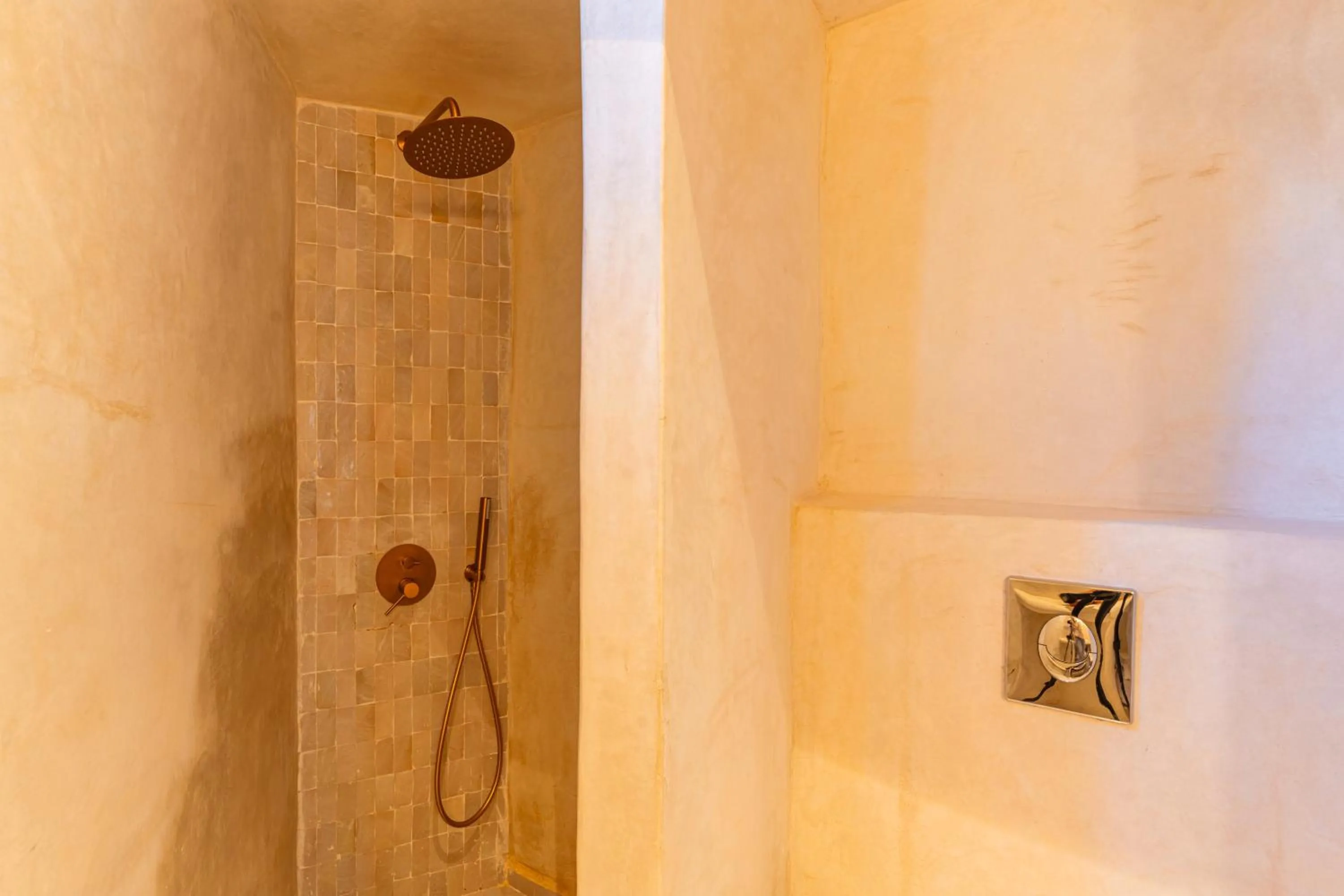 Shower in Riad XO
