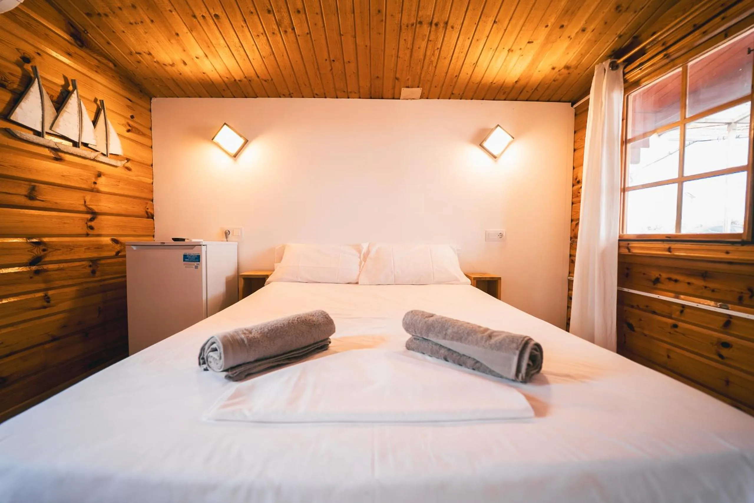 Photo of the whole room, Bed in HolaCamp Chilches