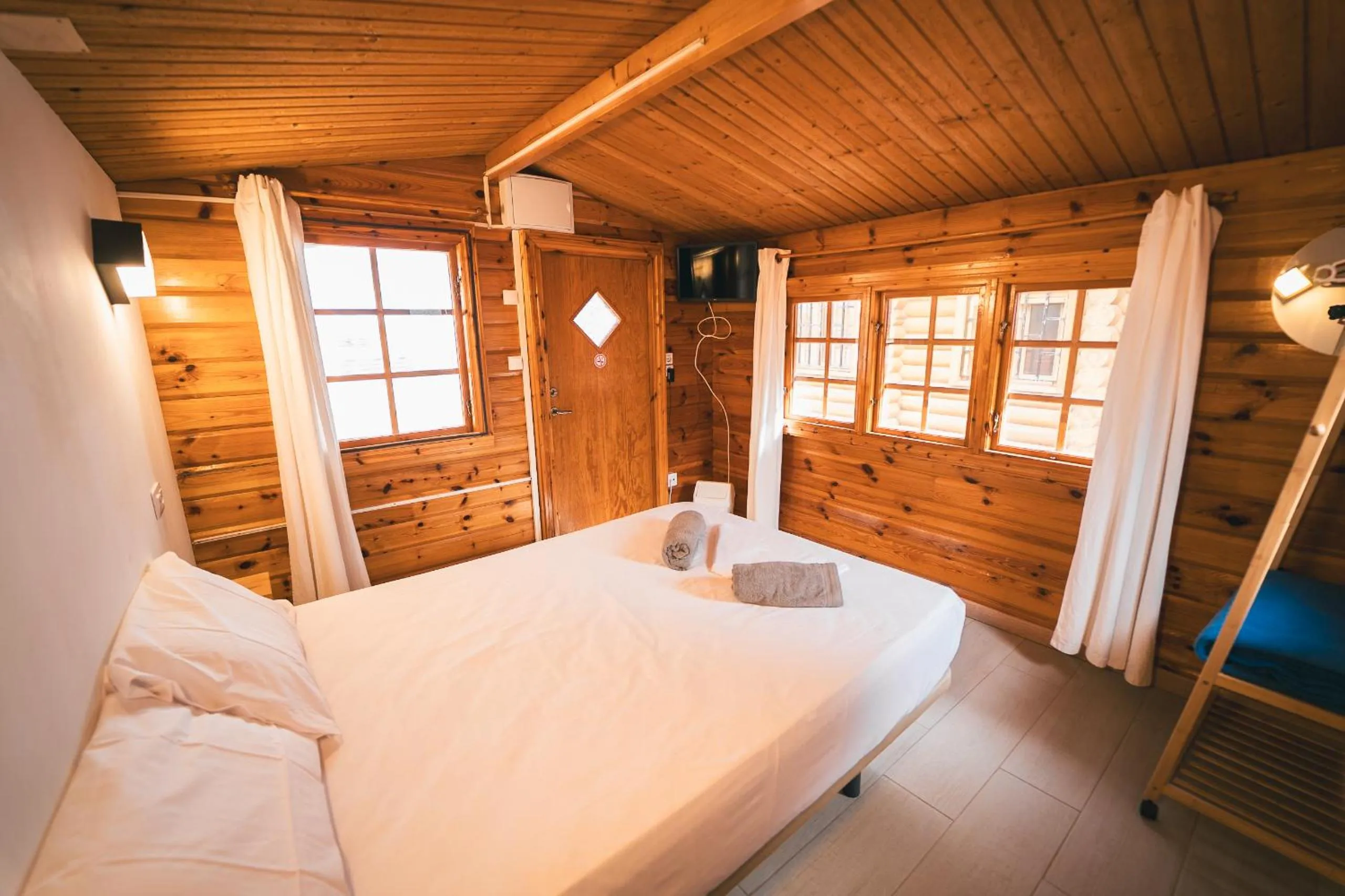 Photo of the whole room, Bed in HolaCamp Chilches