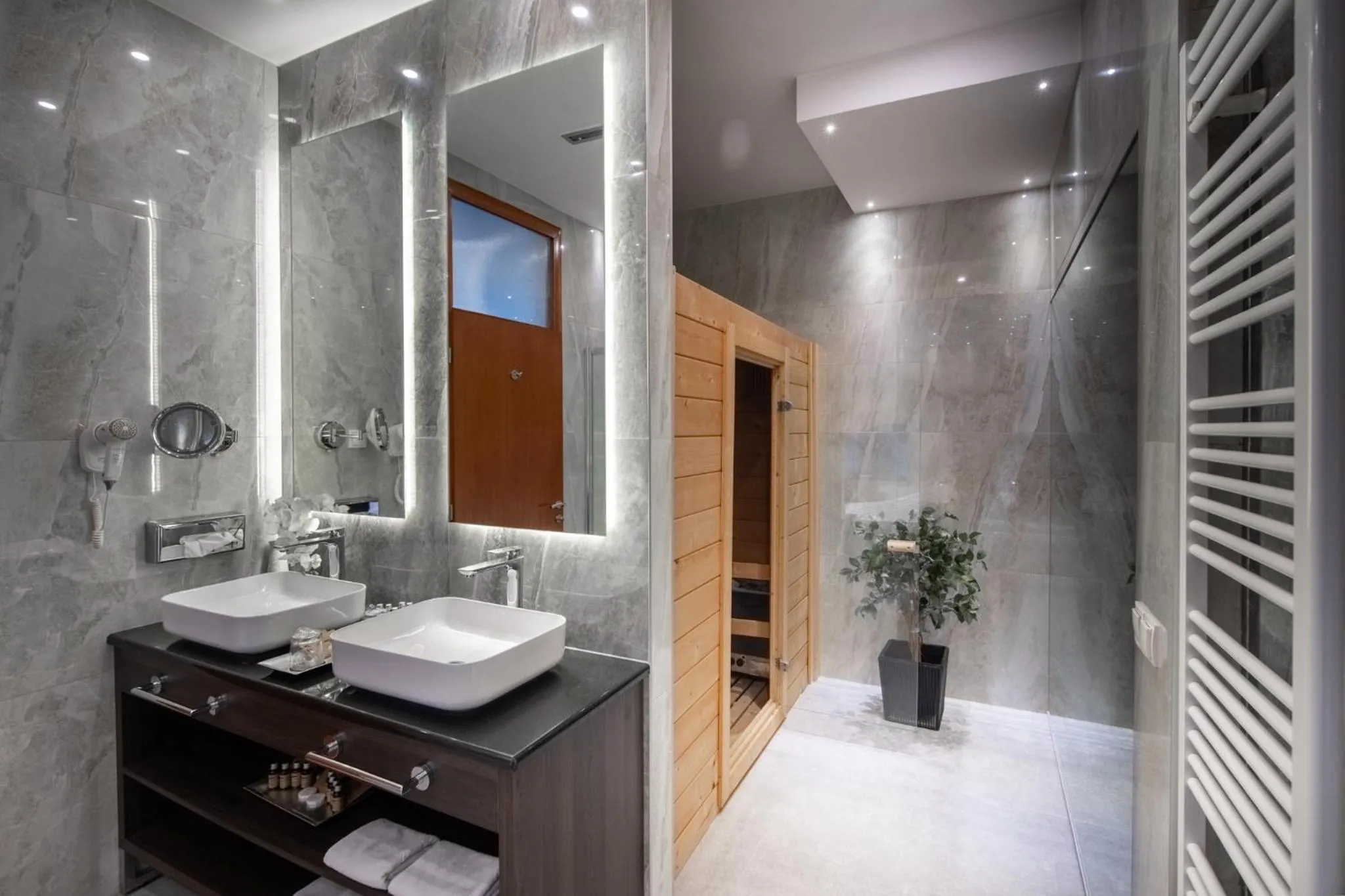 Bathroom in Radon Plaza