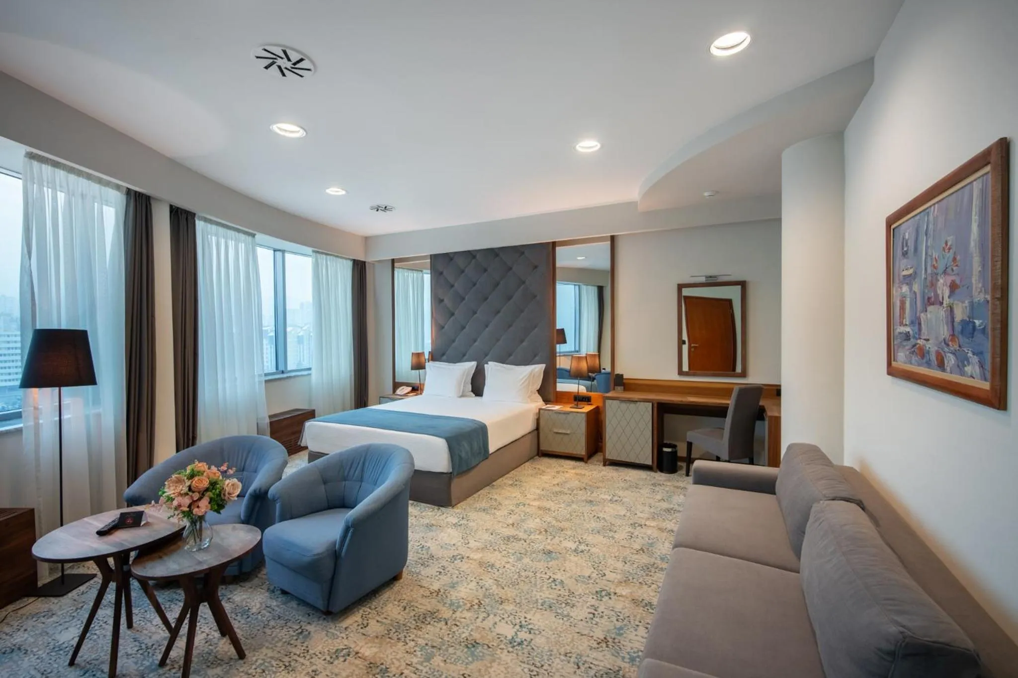 Photo of the whole room, Bed in Radon Plaza