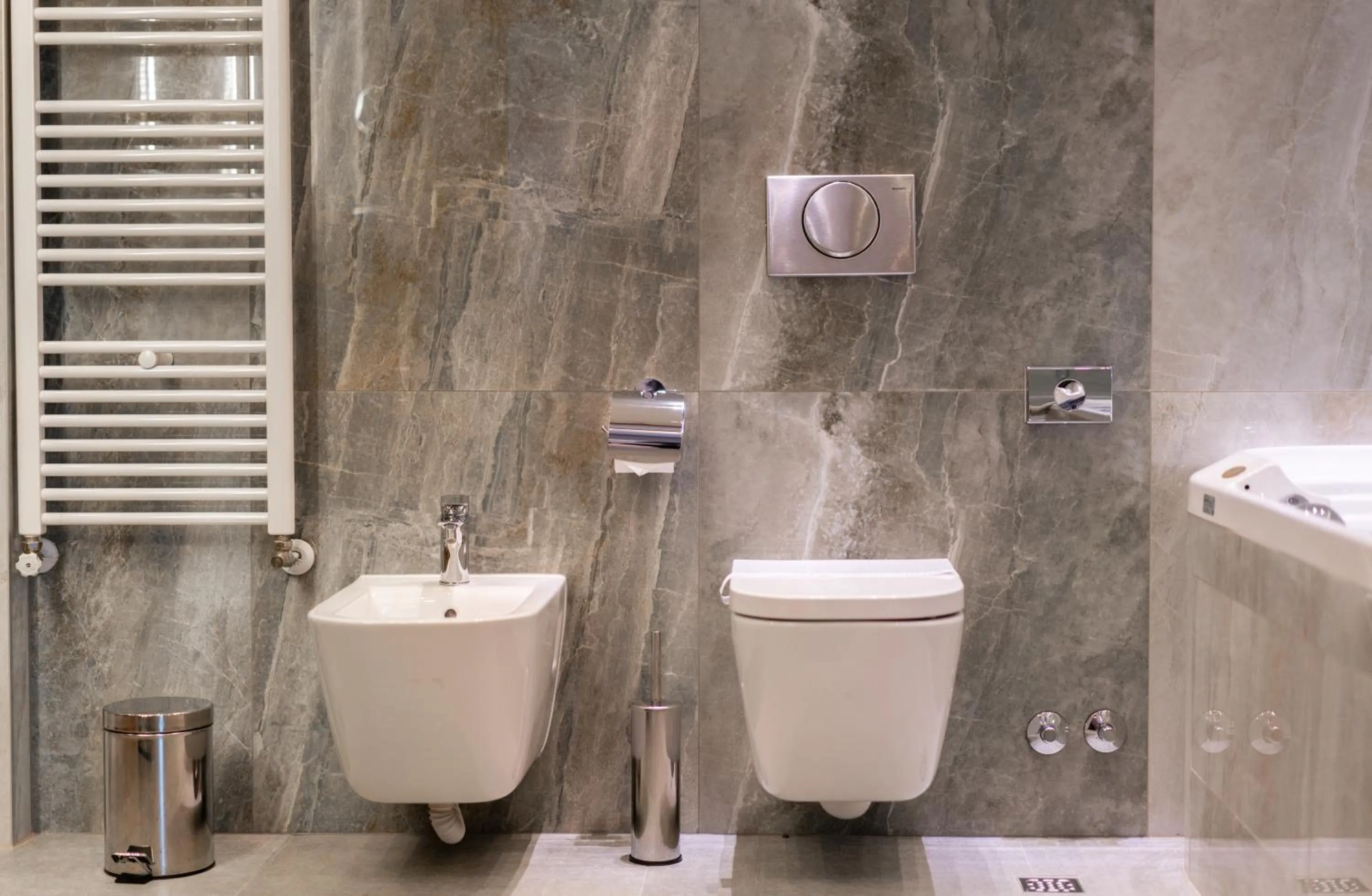 Bathroom in Radon Plaza