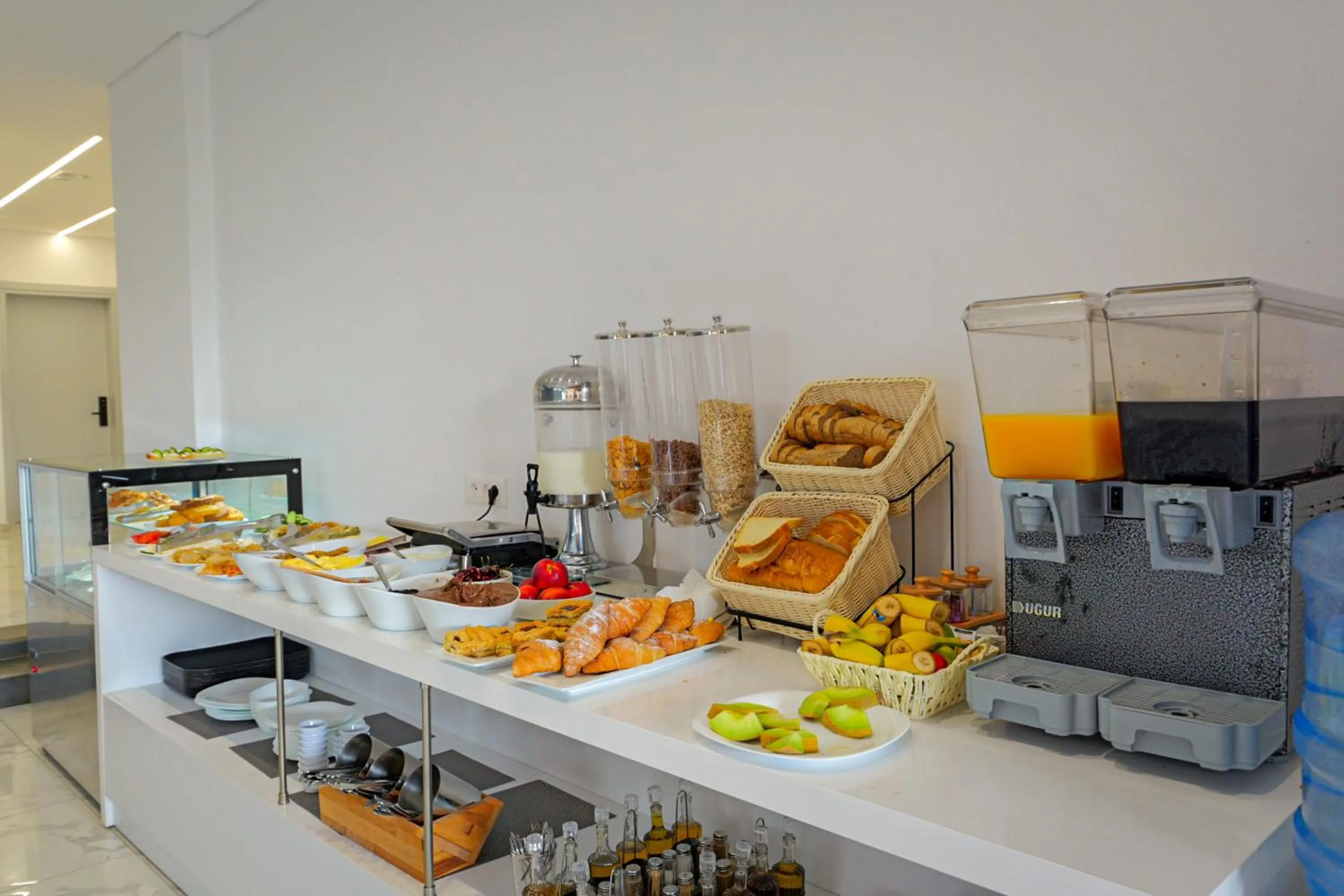 Food and drinks in Sunlight Hotel