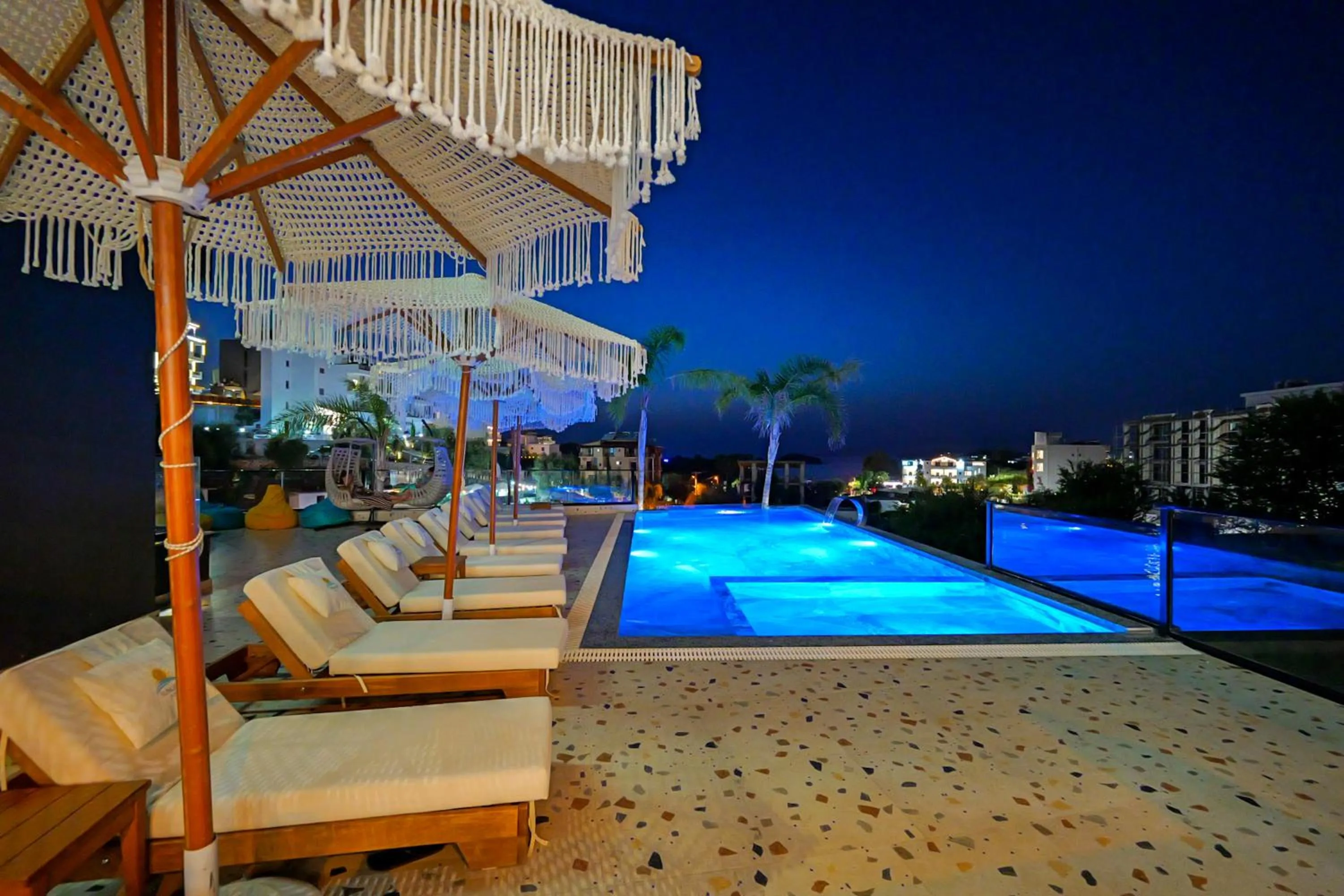 Swimming pool in Sunlight Hotel
