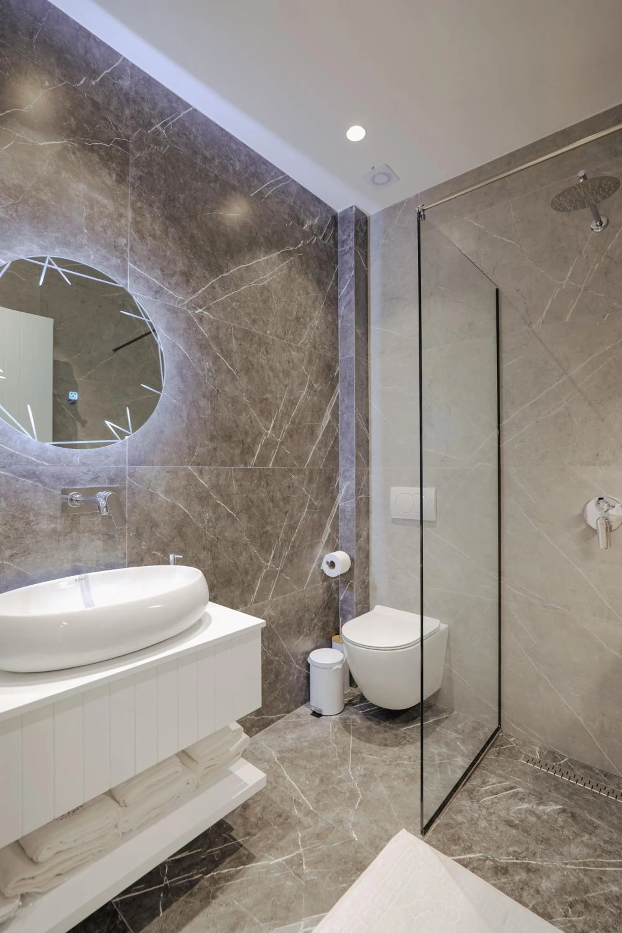 Shower in Sunlight Hotel