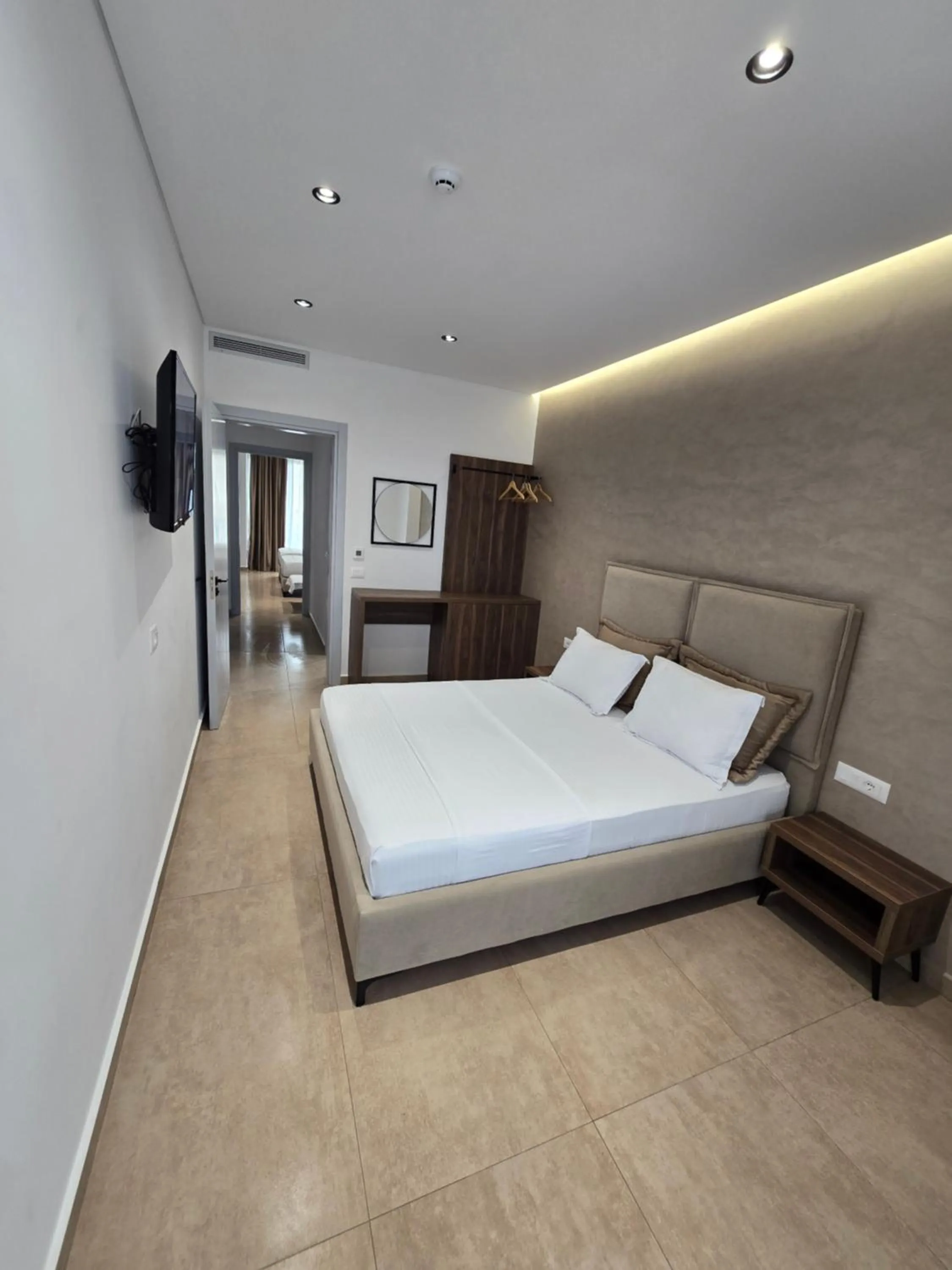 Bed in Sunlight Hotel