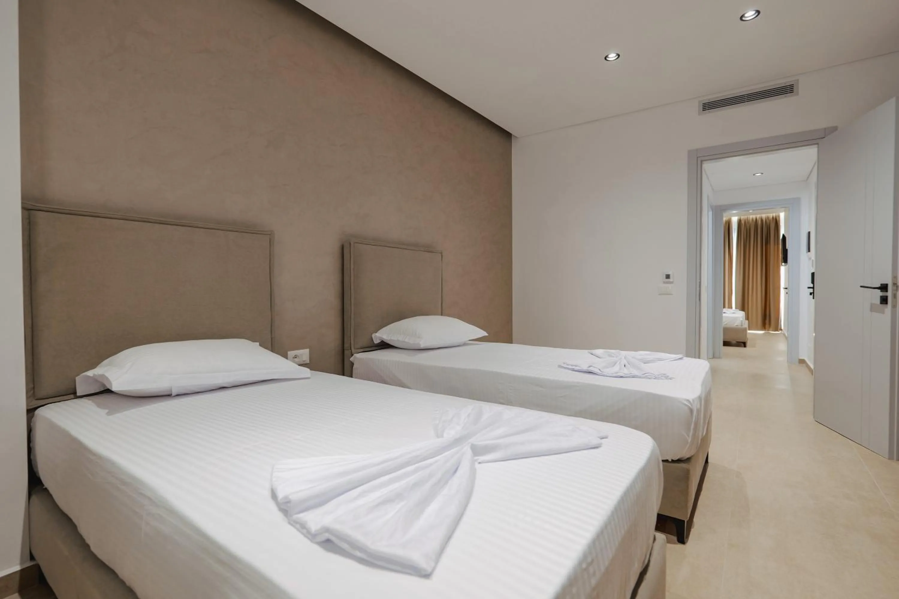 Bed in Sunlight Hotel