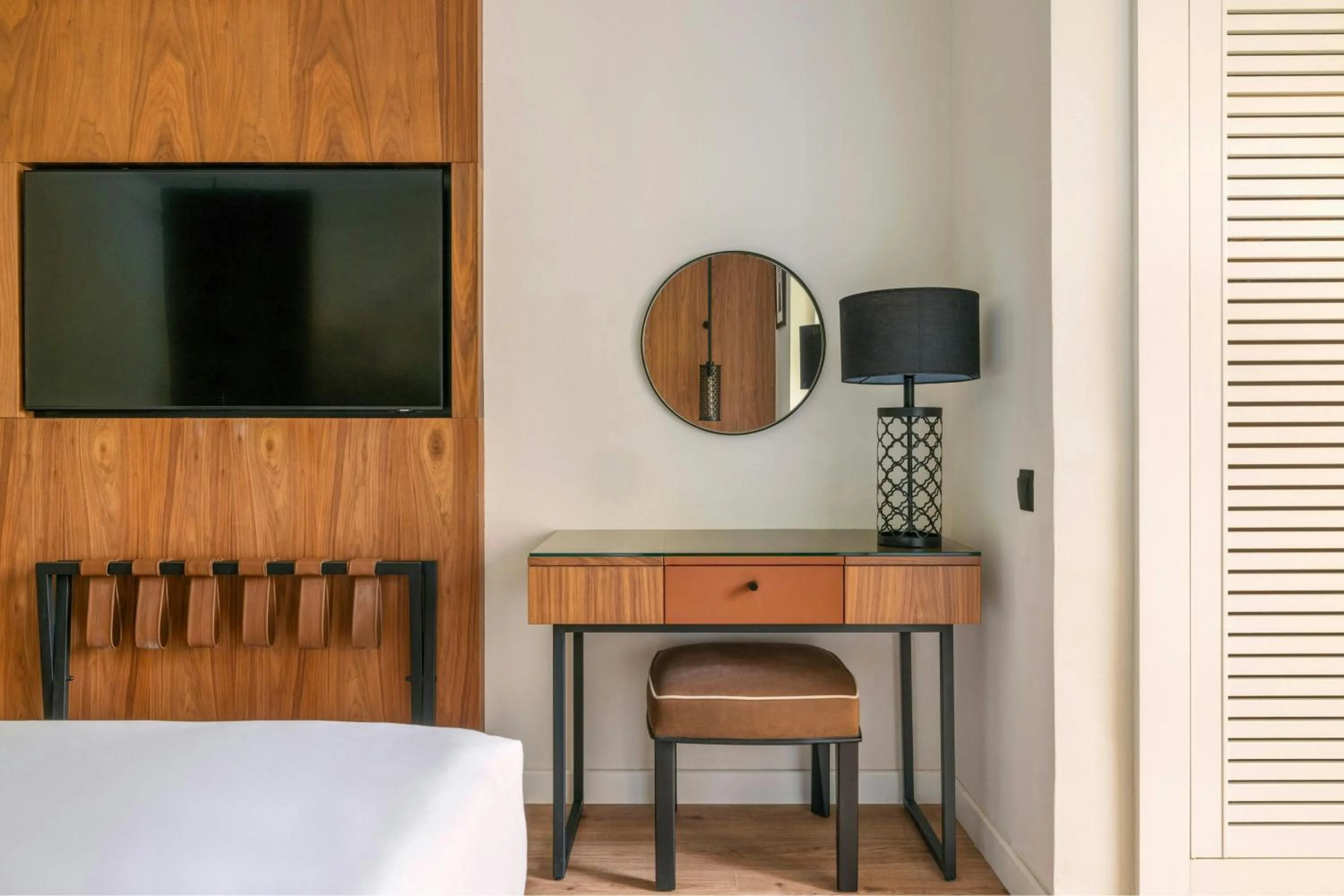 Bedroom, Bed in Le Meridien N'fis