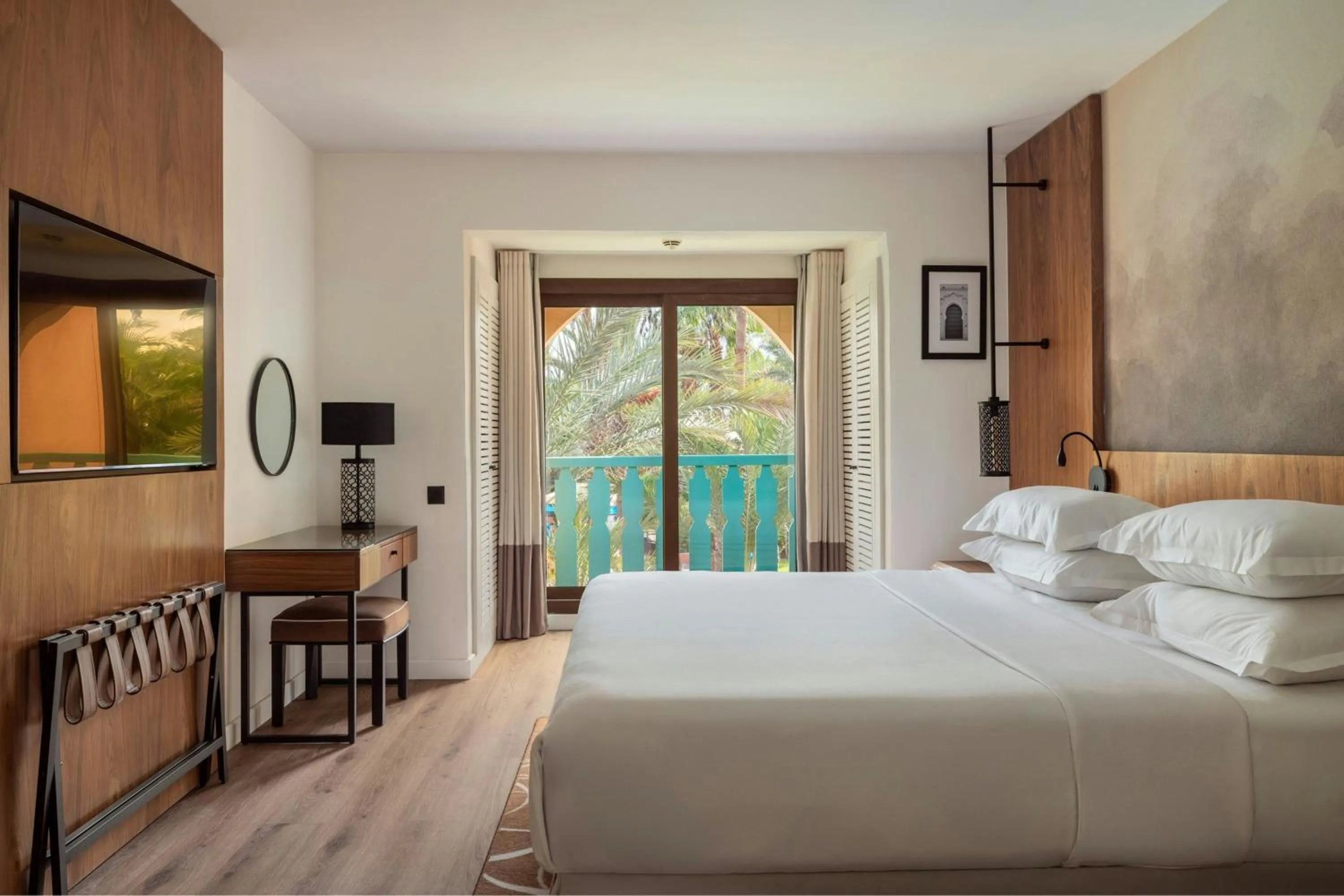 Bedroom, Bed in Le Meridien N'fis