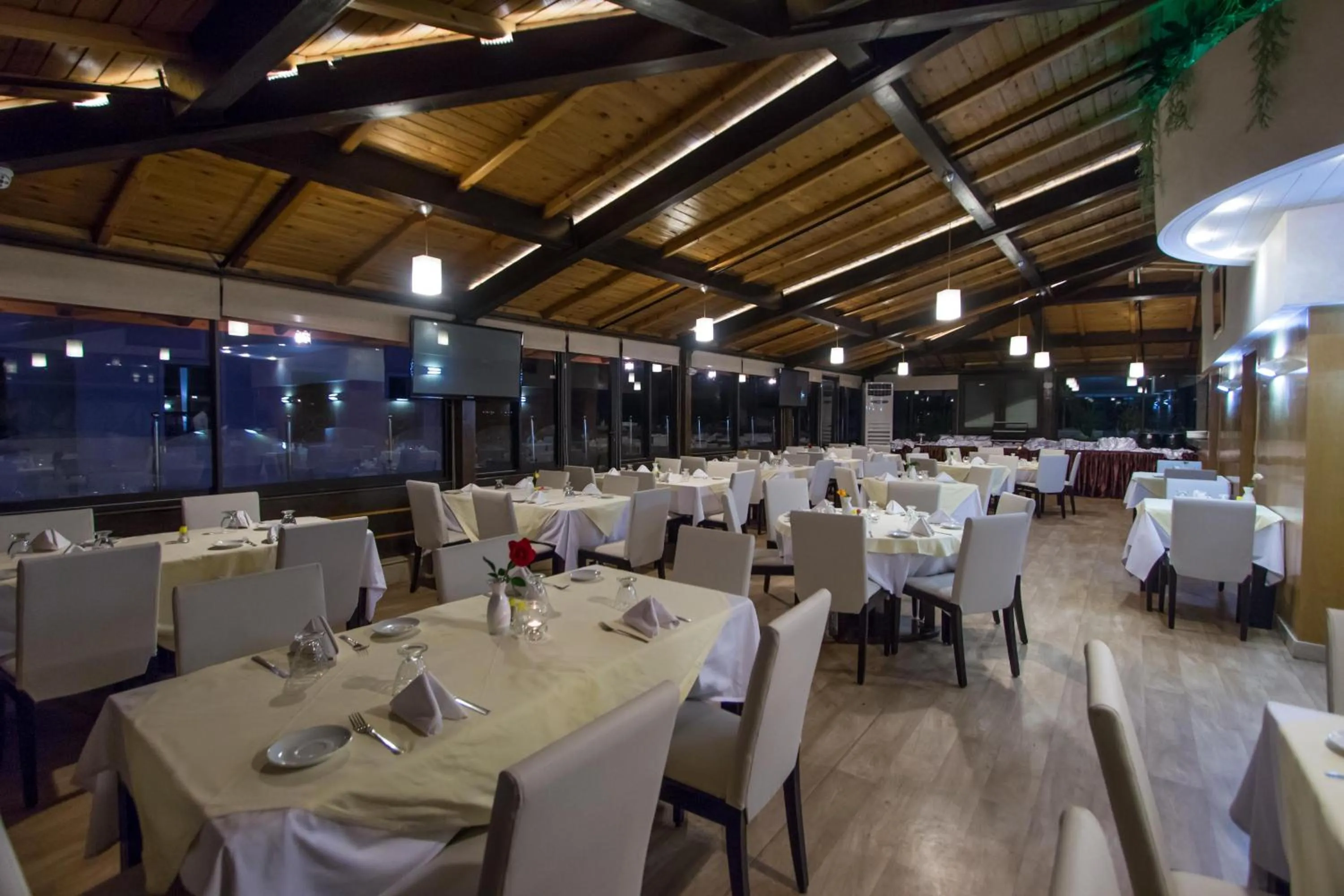 Restaurant/places to eat in Zahrat Al Jabal