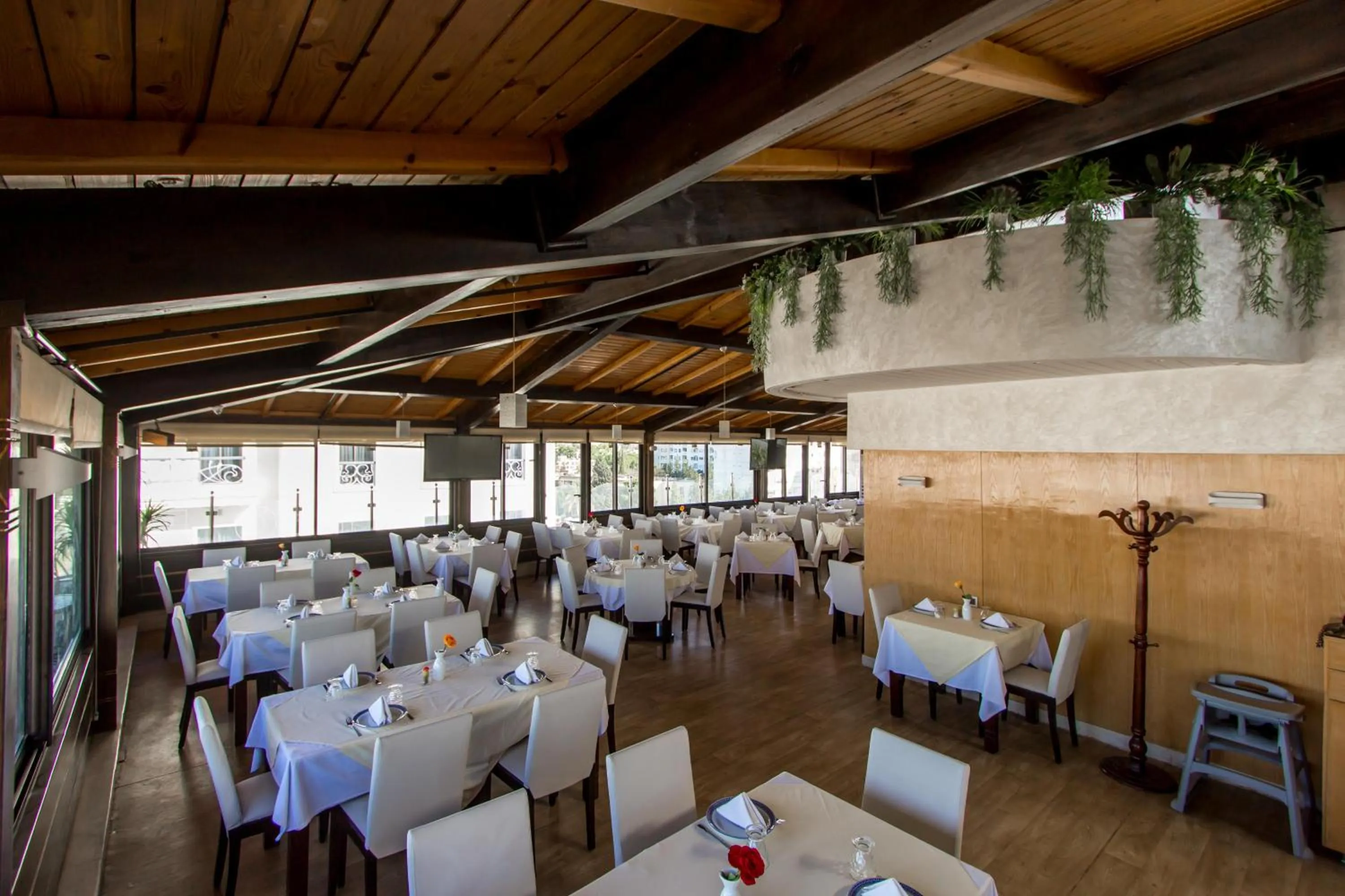 Restaurant/places to eat in Zahrat Al Jabal