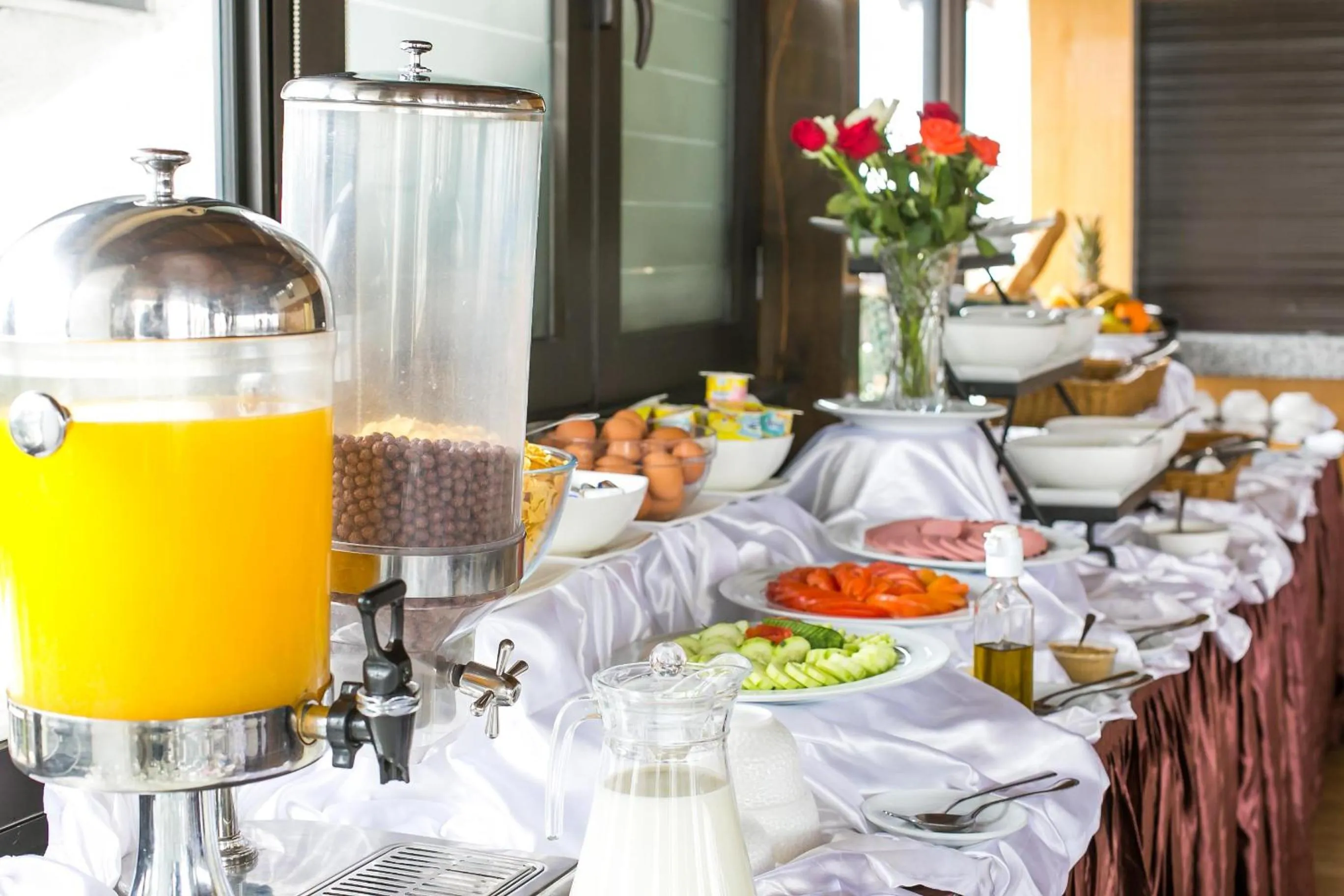 Buffet breakfast in Zahrat Al Jabal