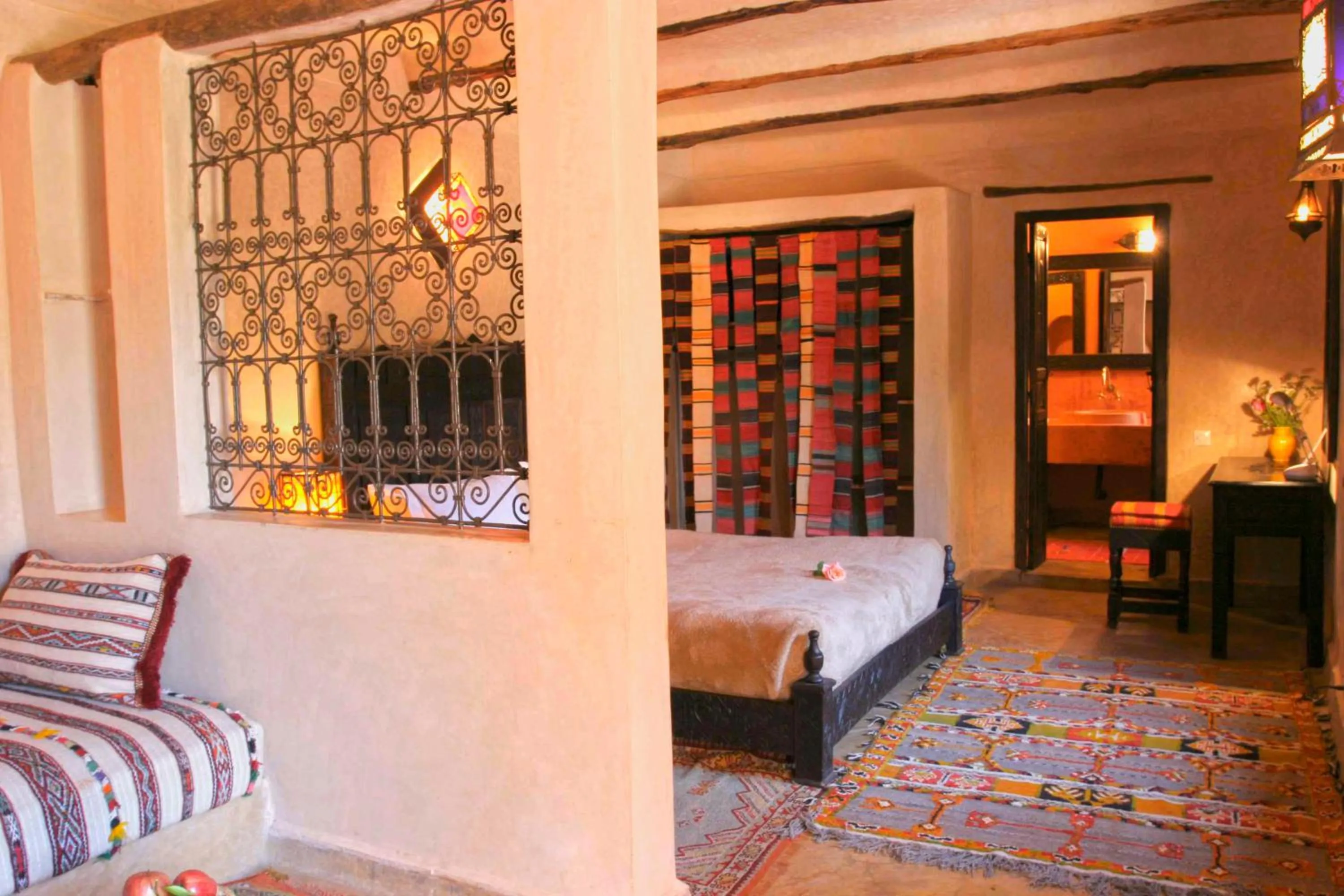 Photo of the whole room, Bed in Jnane Leila