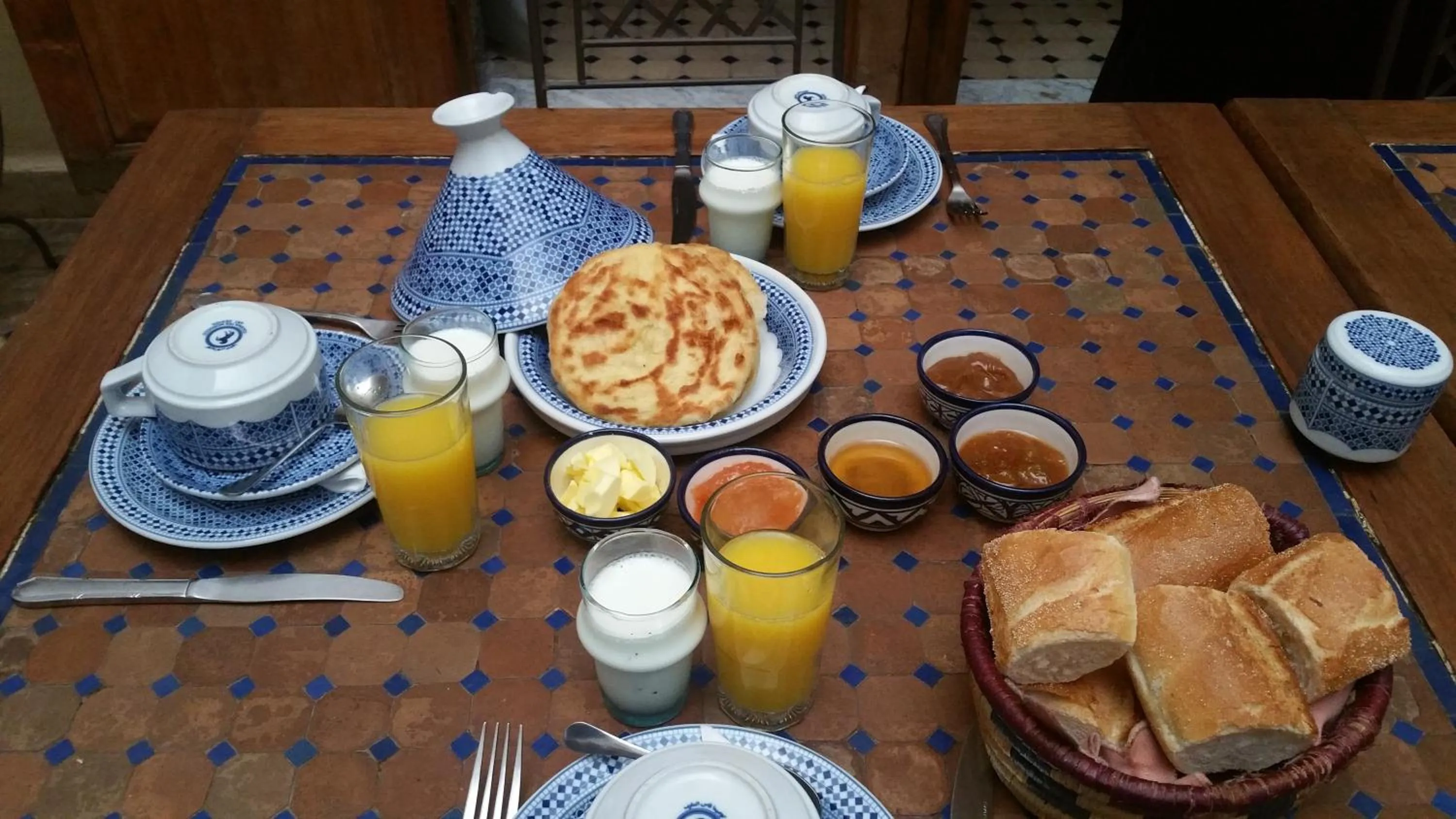 Restaurant/places to eat in Riad Attarine