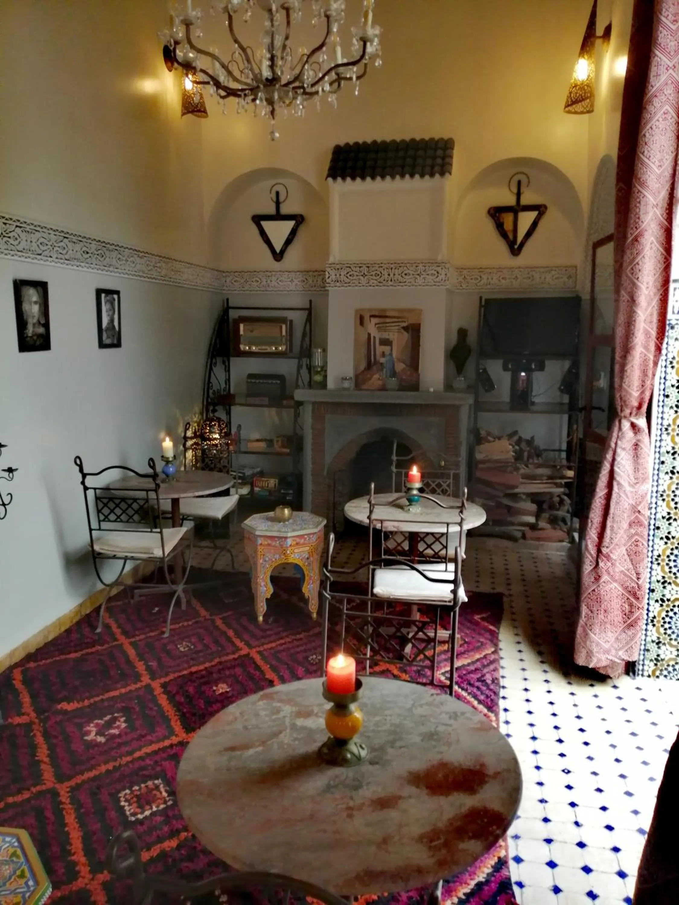 Restaurant/places to eat in Riad Attarine
