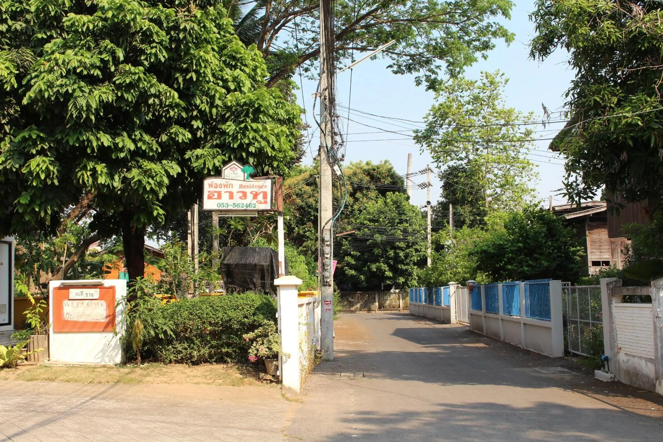 Facade/entrance in OYO 75420 Howto Hotel