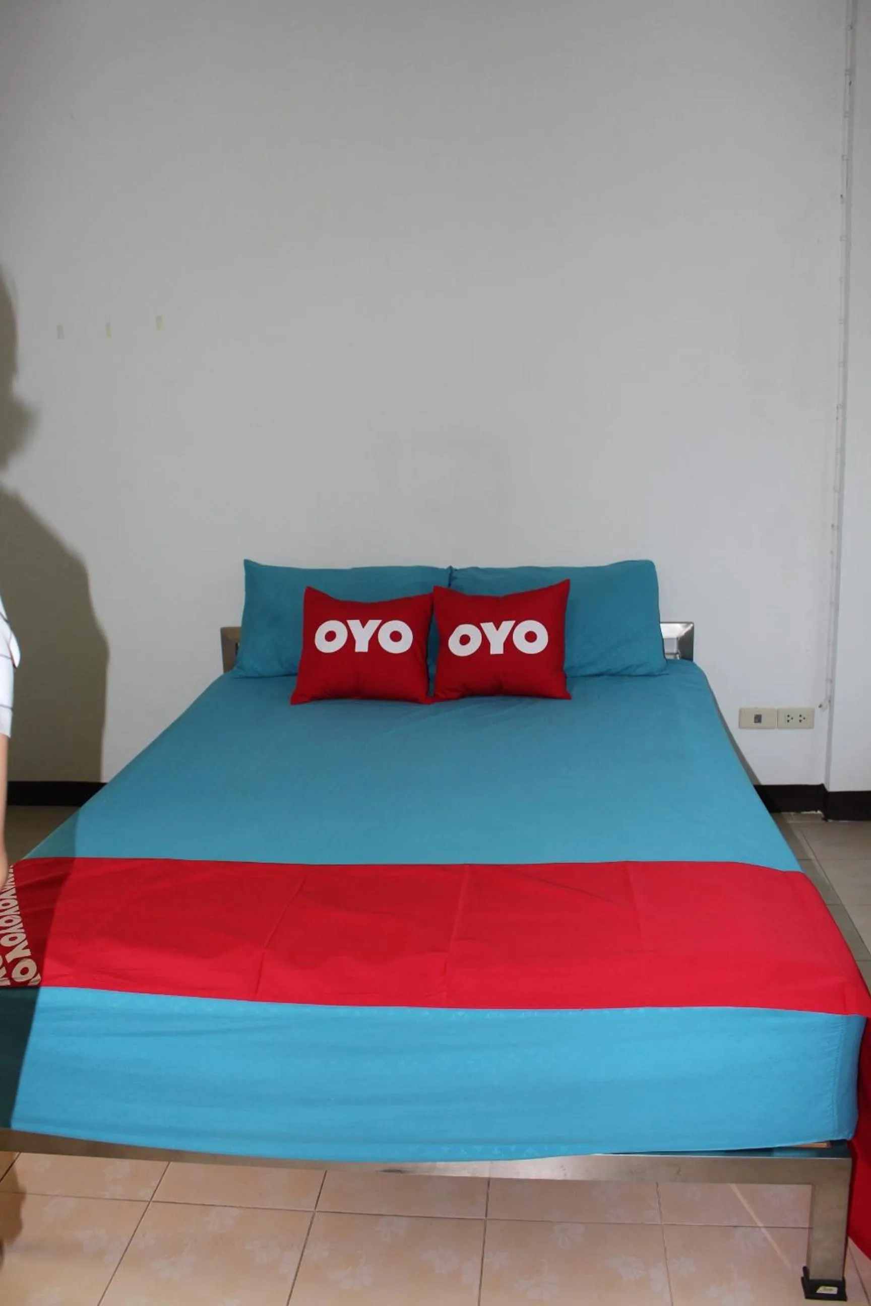 Bedroom, Bed in OYO 75420 Howto Hotel