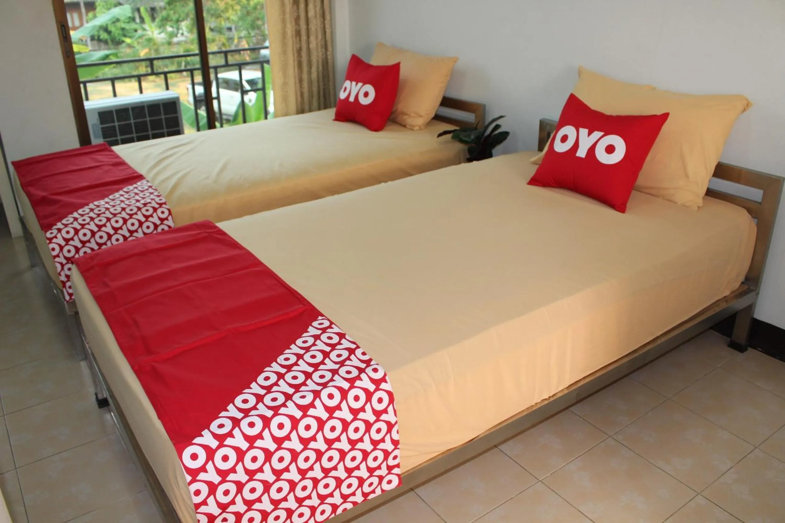 Bedroom, Bed in OYO 75420 Howto Hotel