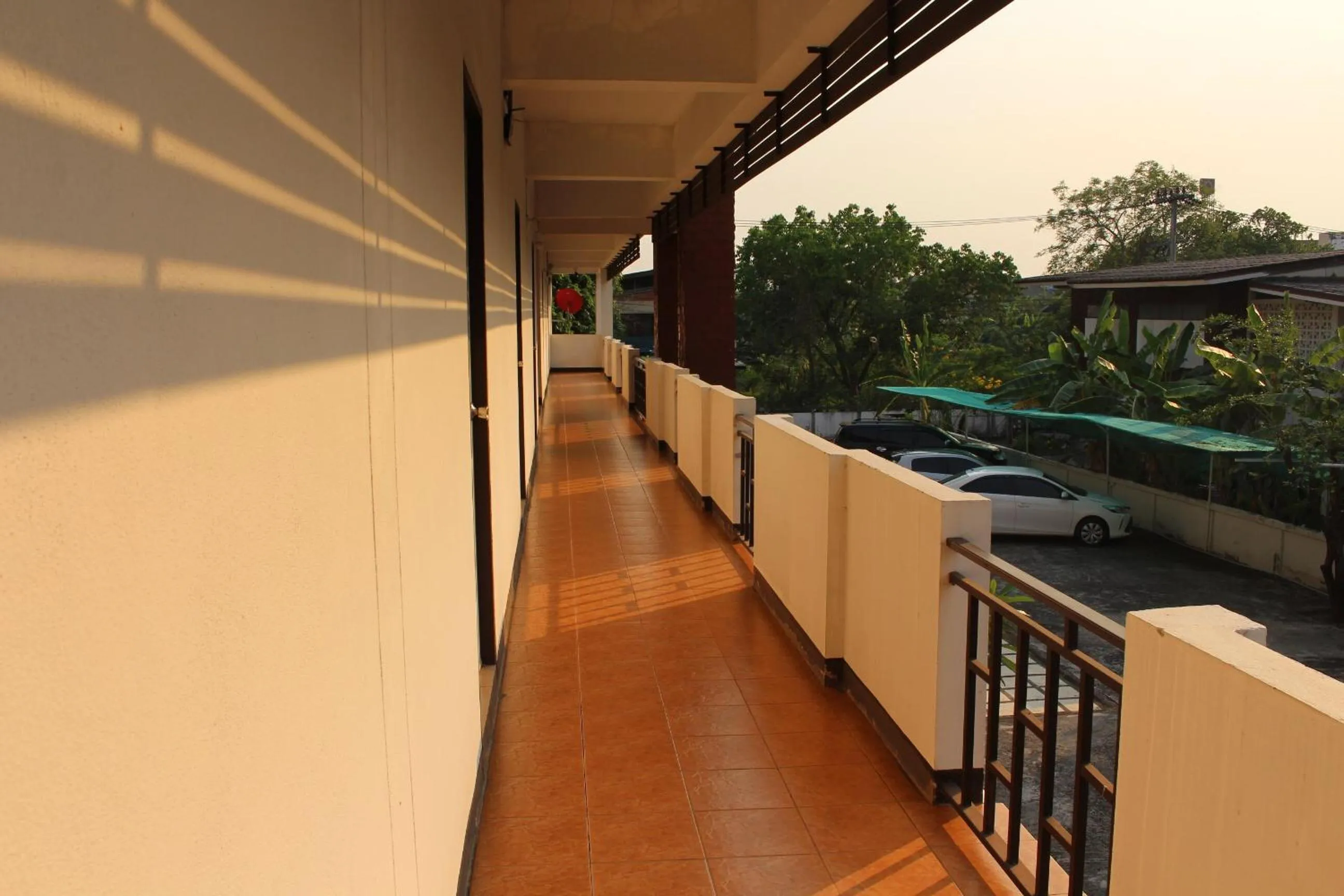 Facade/entrance in OYO 75420 Howto Hotel