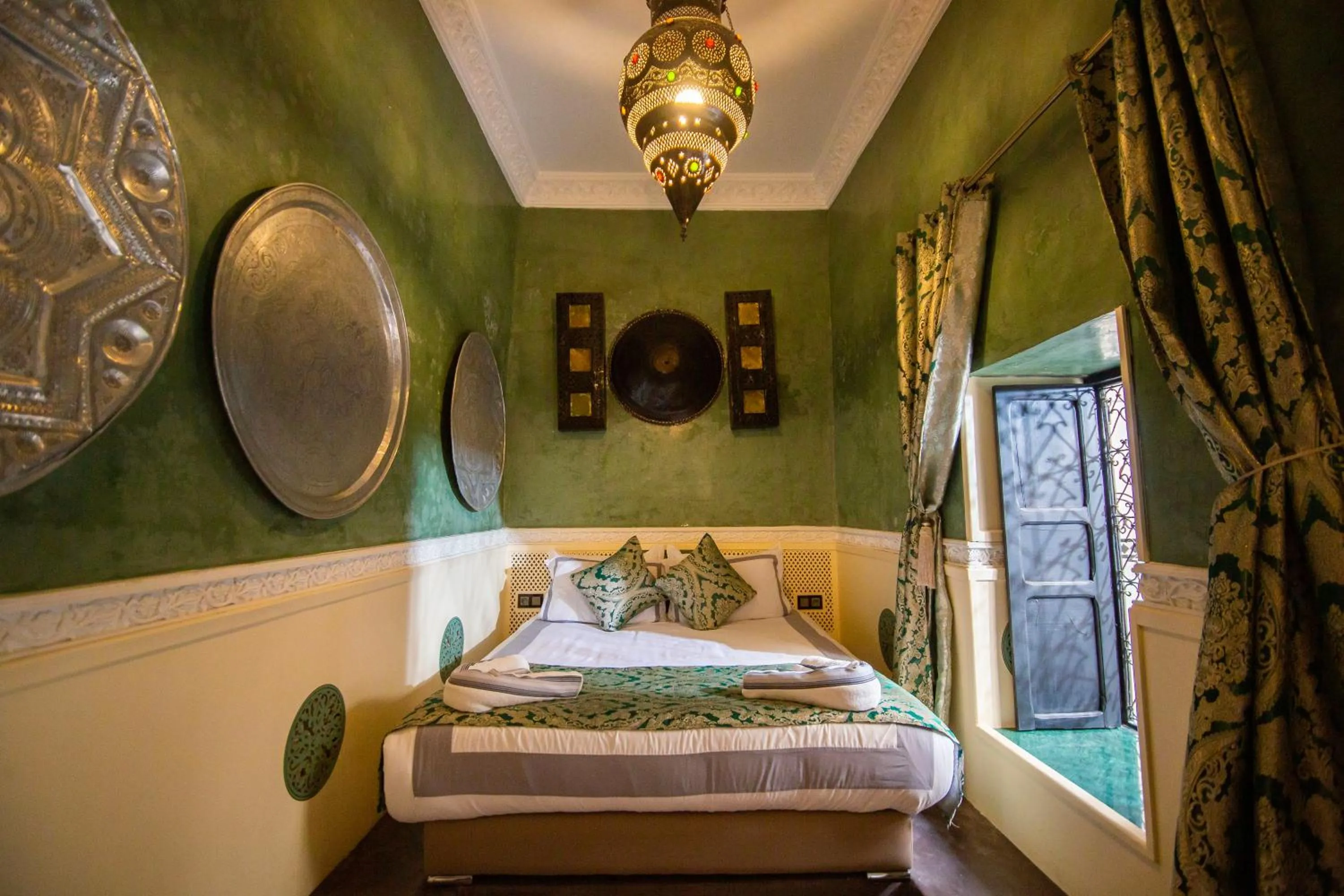 Bed in Riad Ta'achchaqa