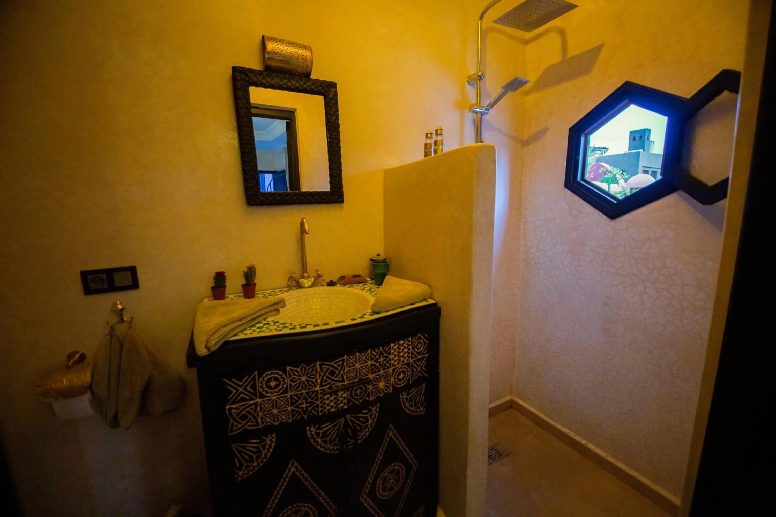 Bathroom in Riad Ta'achchaqa