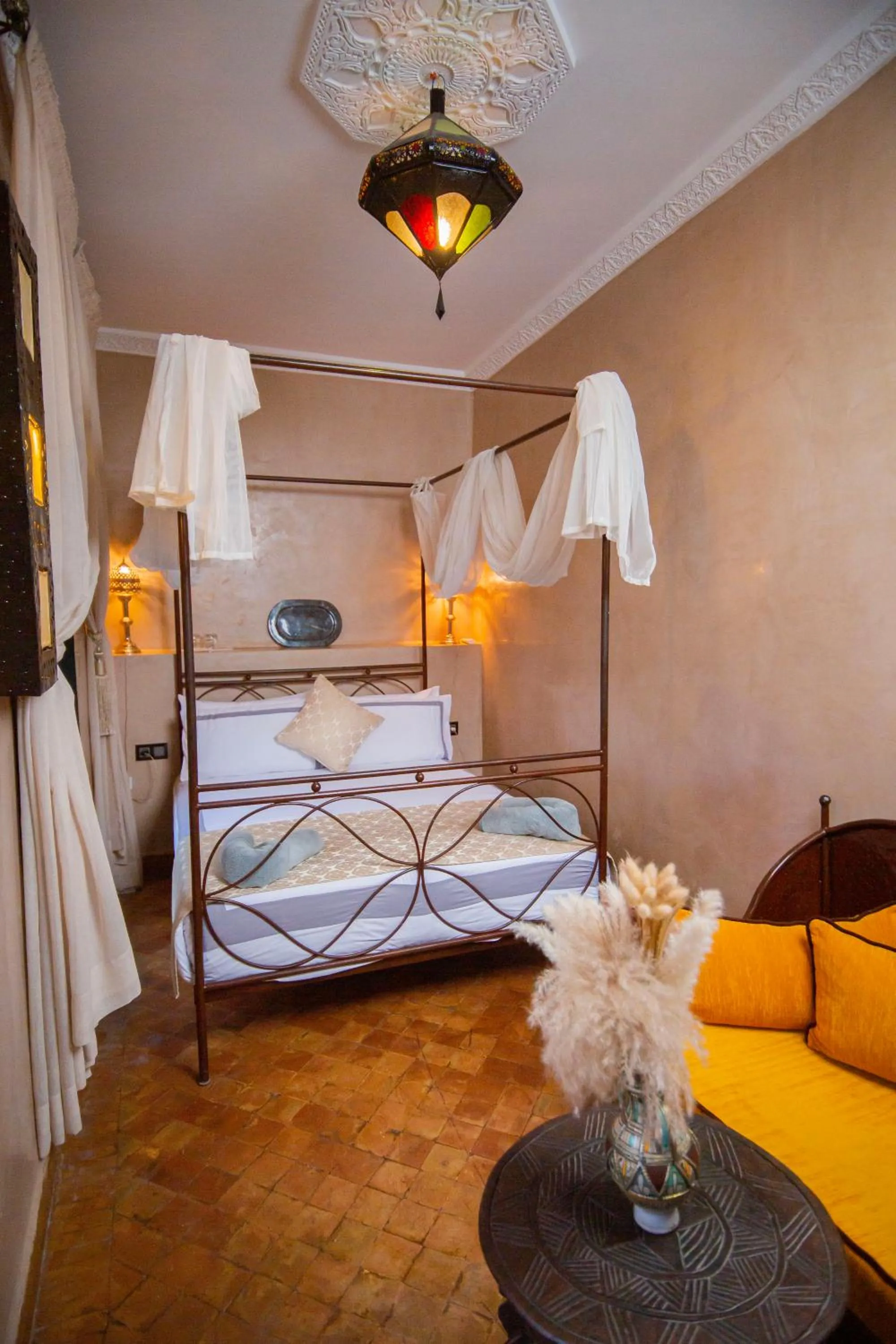 Bed in Riad Ta'achchaqa