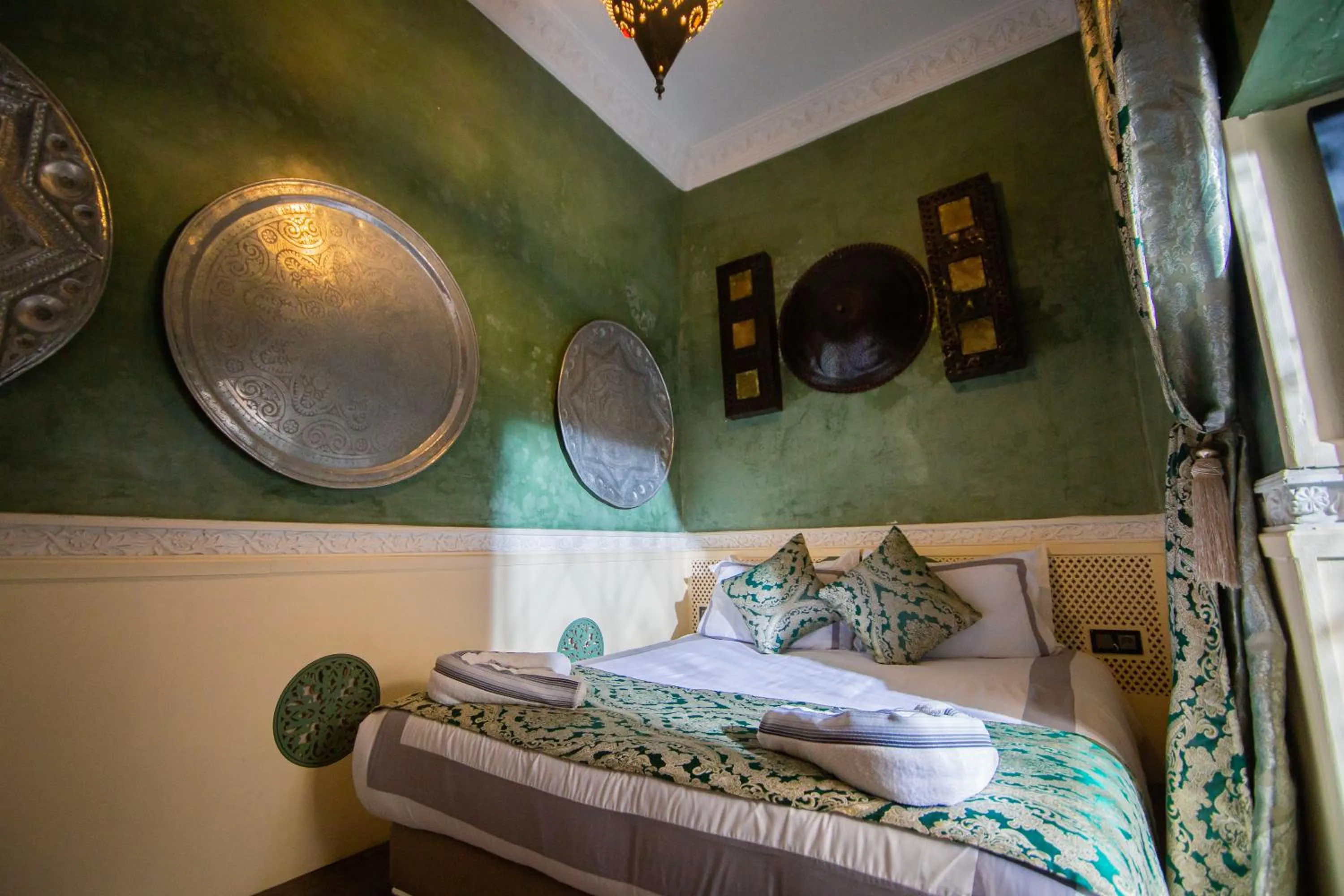 Bed in Riad Ta'achchaqa