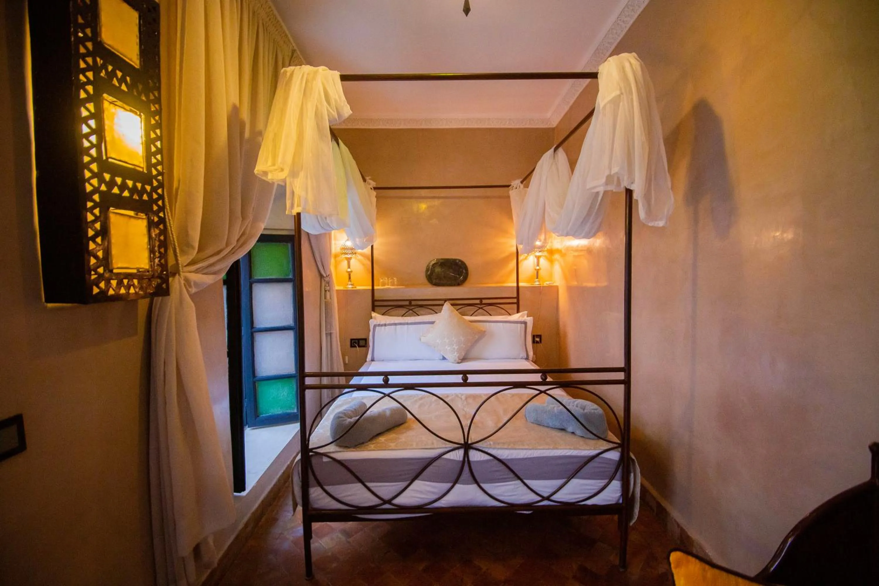 Bed in Riad Ta'achchaqa