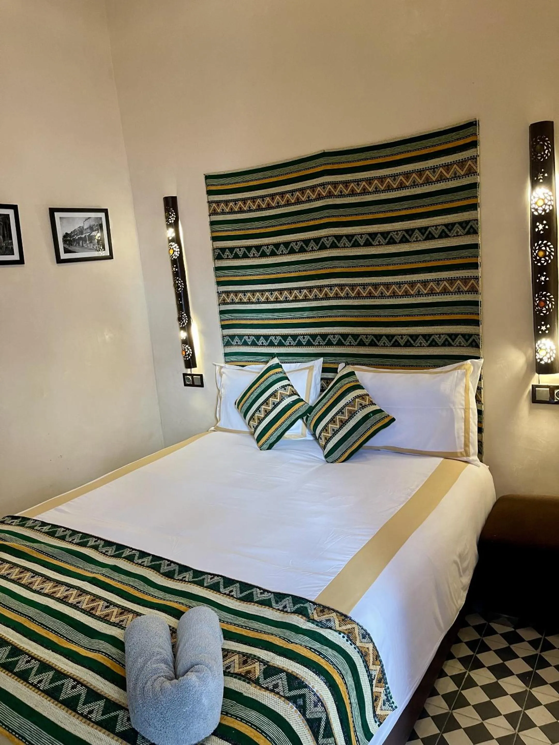 Bedroom, Bed in Riad Ta'achchaqa