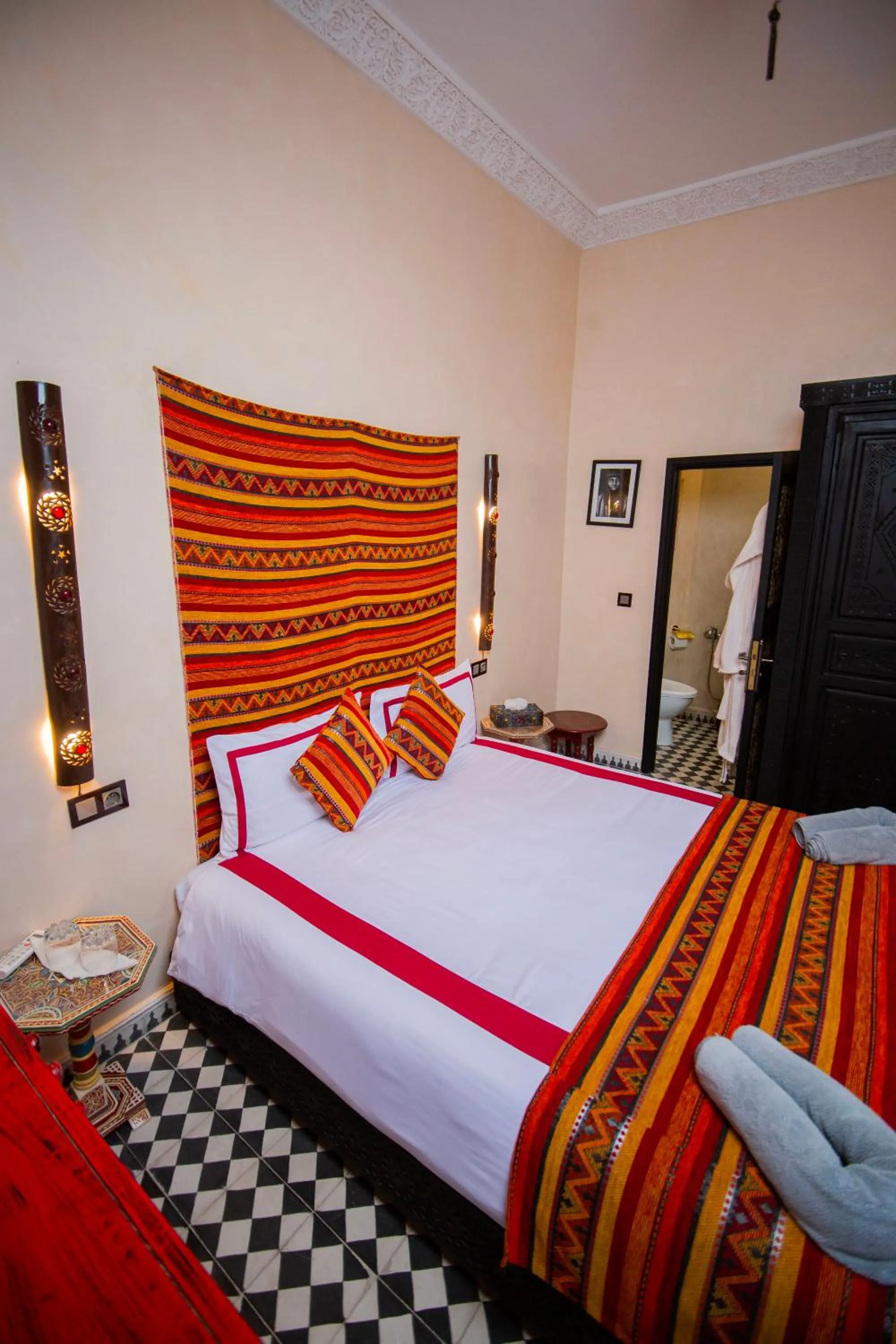 Bed in Riad Ta'achchaqa
