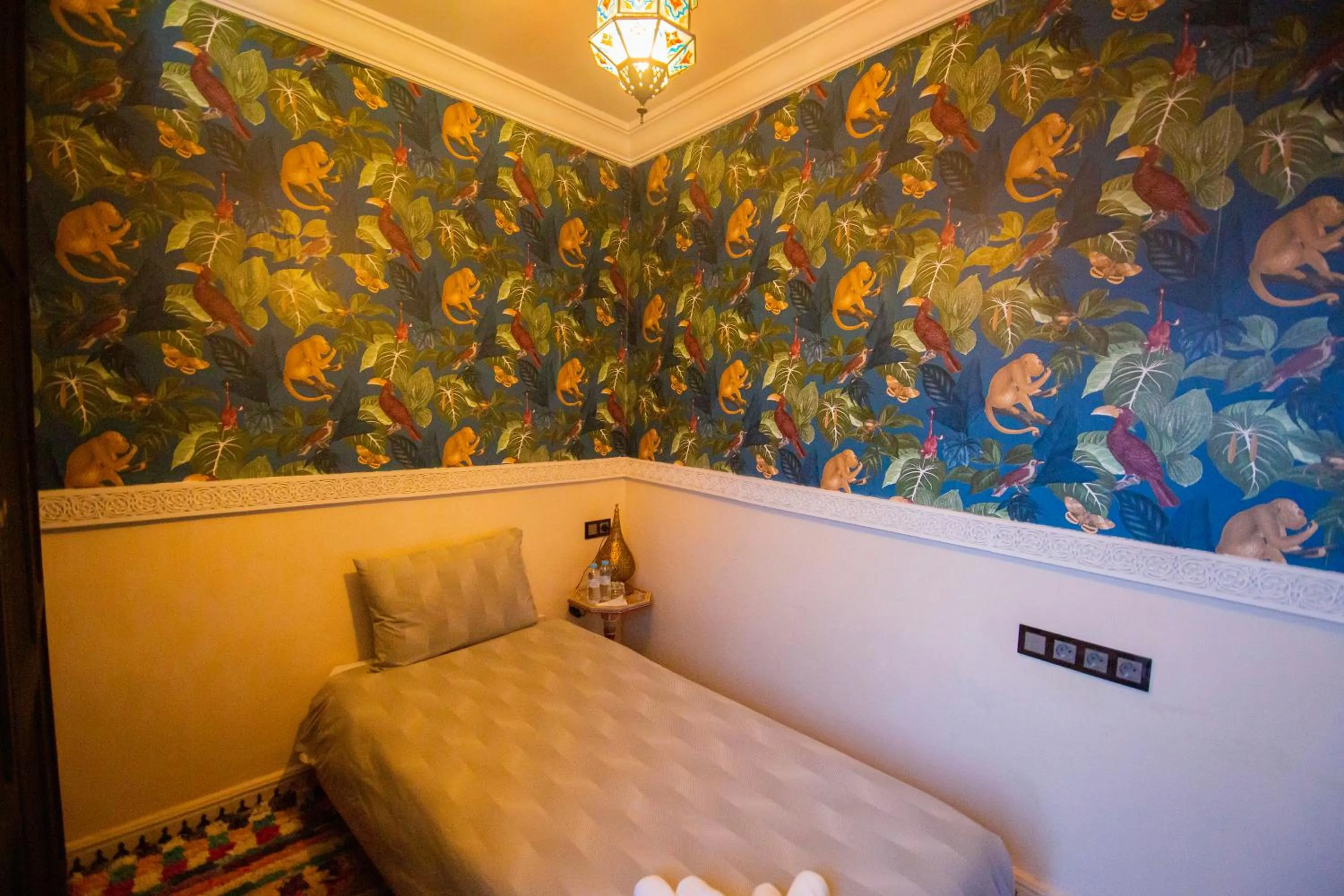 Bed in Riad Ta'achchaqa