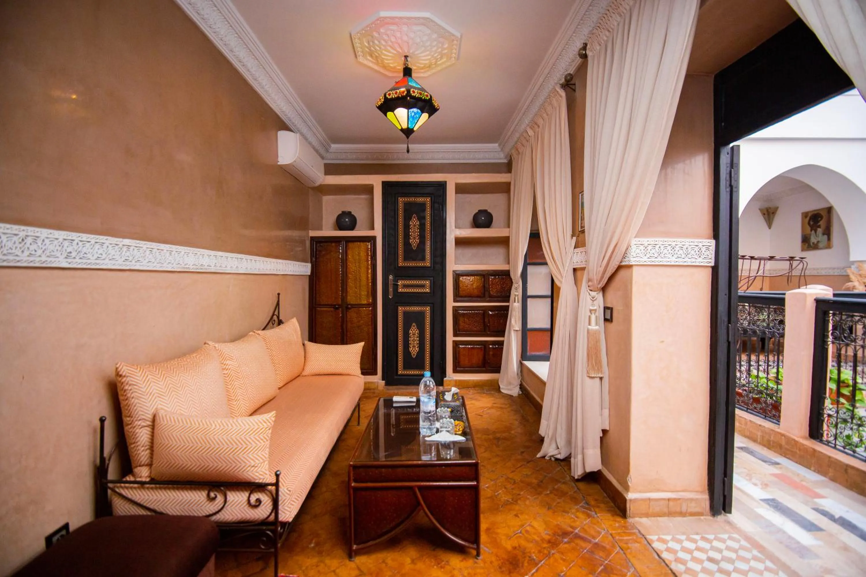 Bed in Riad Ta'achchaqa