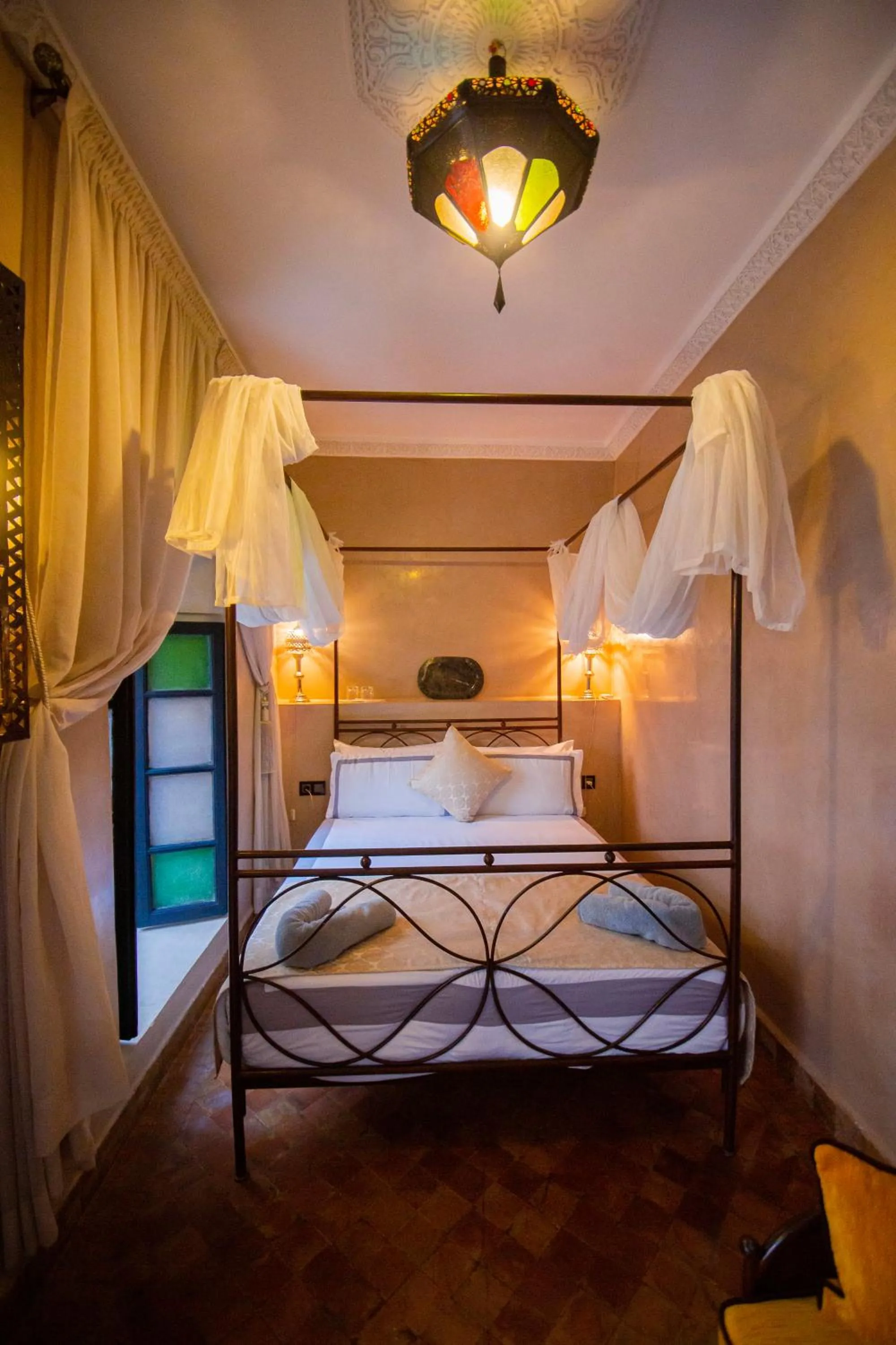 Bed in Riad Ta'achchaqa