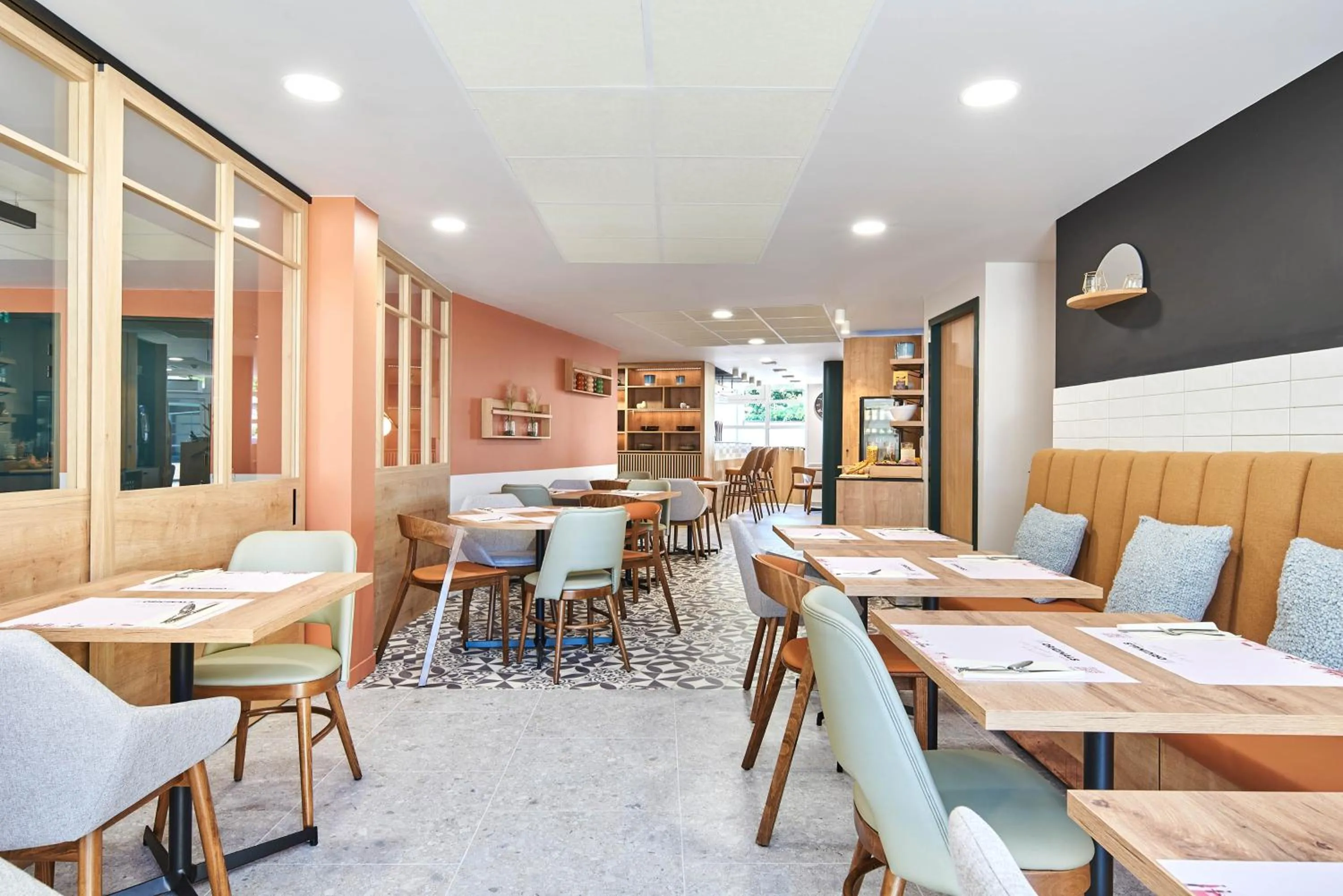 Restaurant/places to eat in Originals Boutique, Hôtel Larivaut, Puy-Guillaume