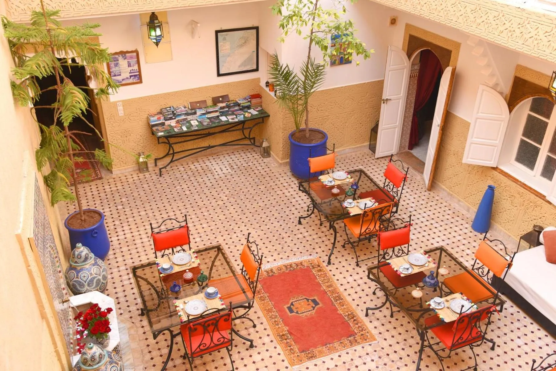 Restaurant/places to eat in Riad Shaden