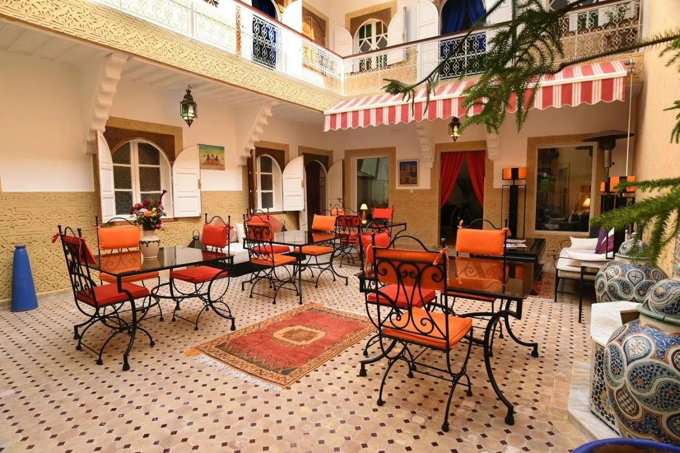 Restaurant/places to eat in Riad Shaden