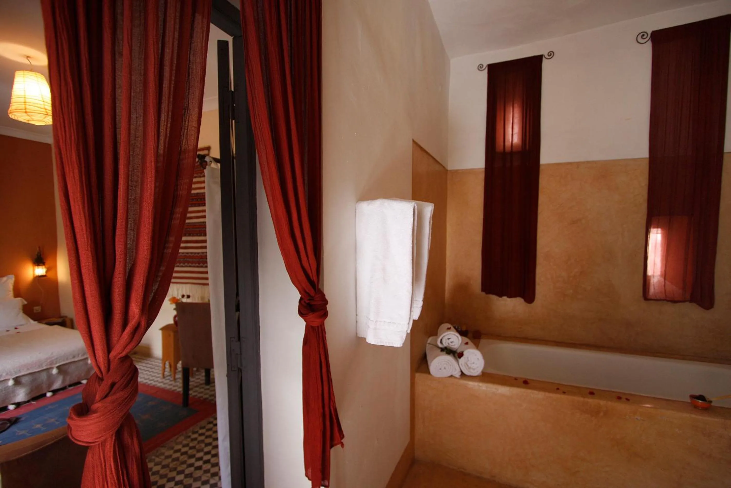 Bathroom, Bed in Dar Touyir