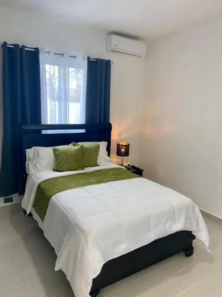 Deluxe Double Room - single occupancy in The White Rock Hotel B&B Deluxe Double Room - single occupancy in The White Rock Hotel B&B