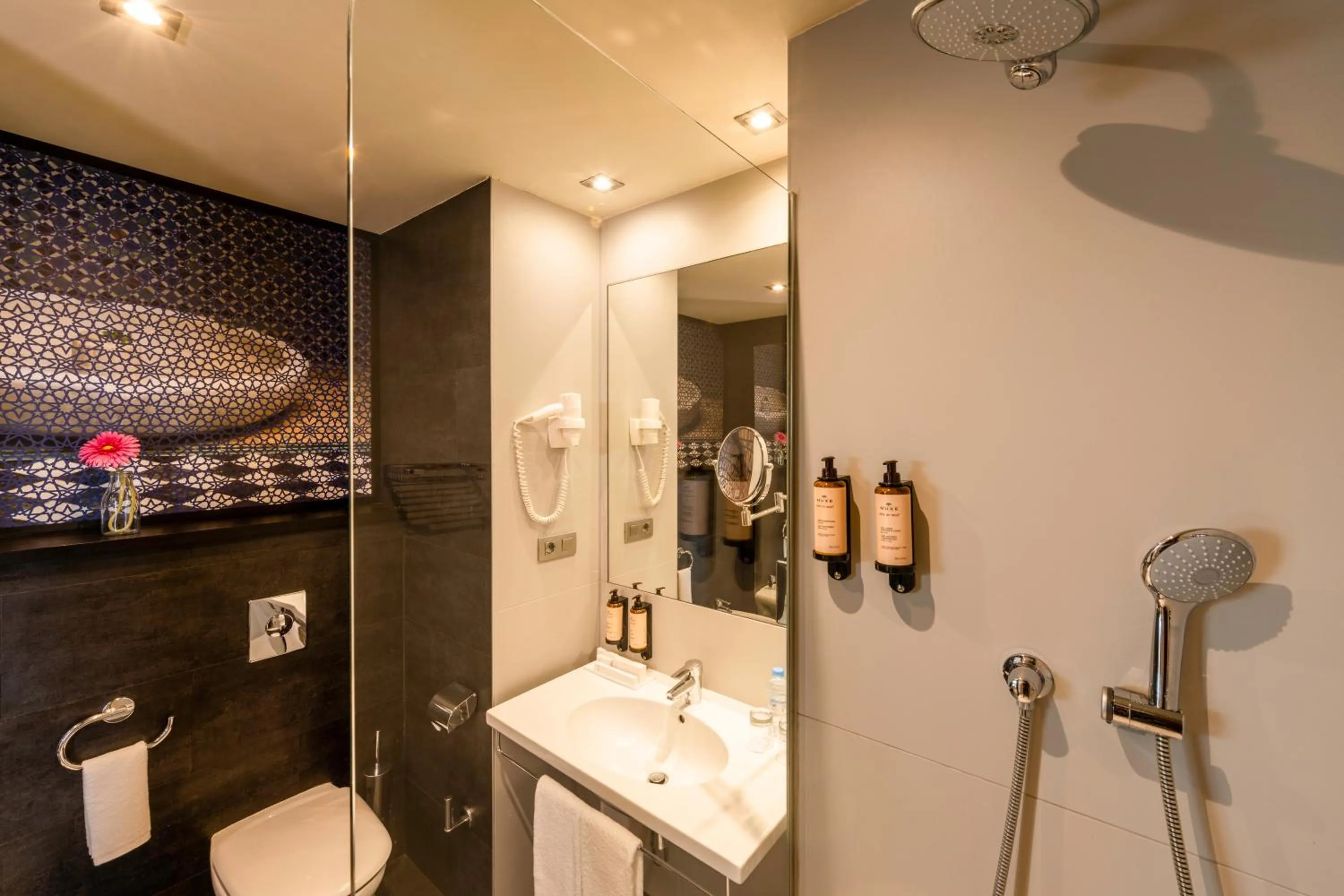 Shower in Barceló Casablanca