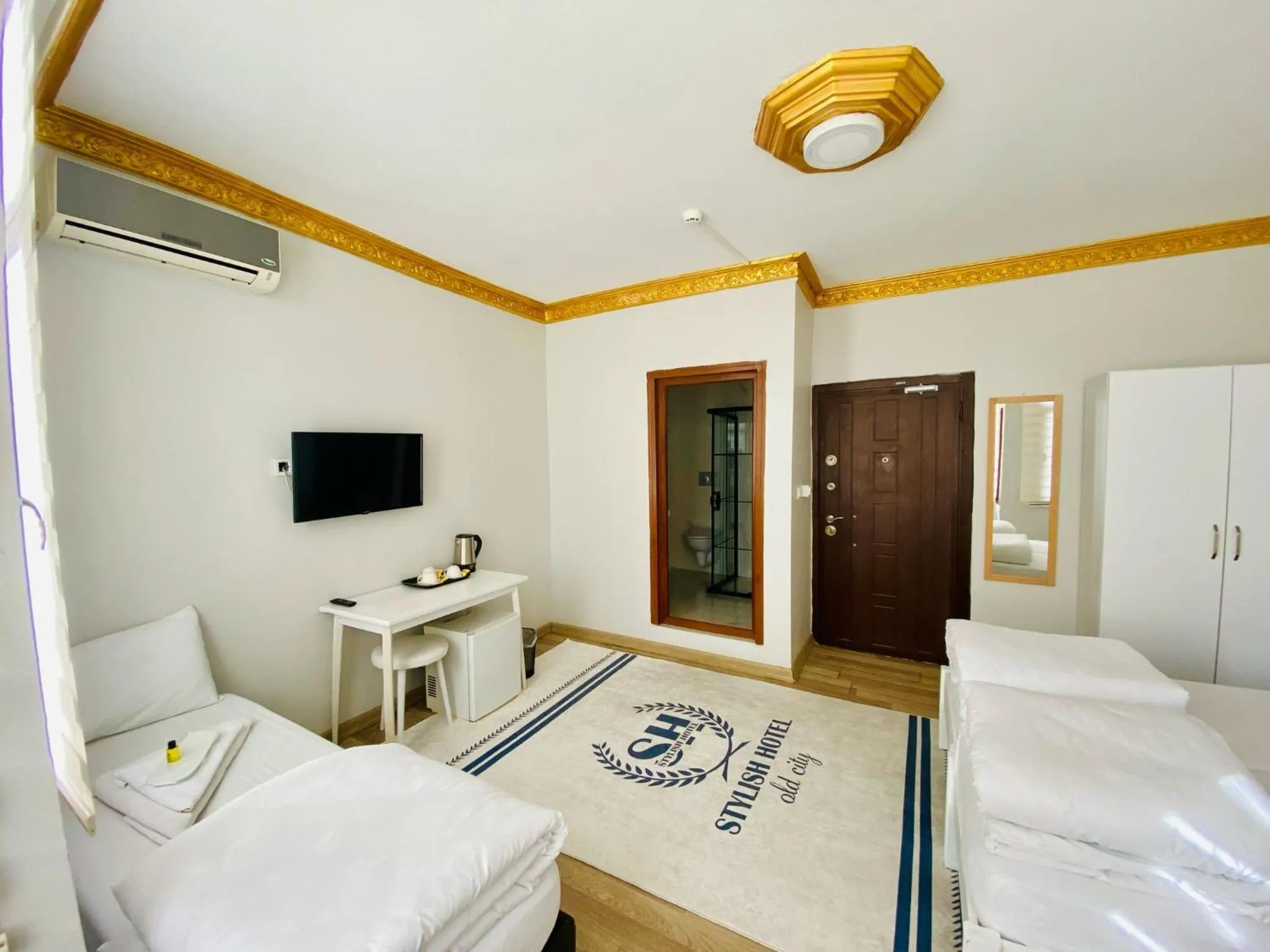 Photo of the whole room, Bed in Stylish Hotel Old City