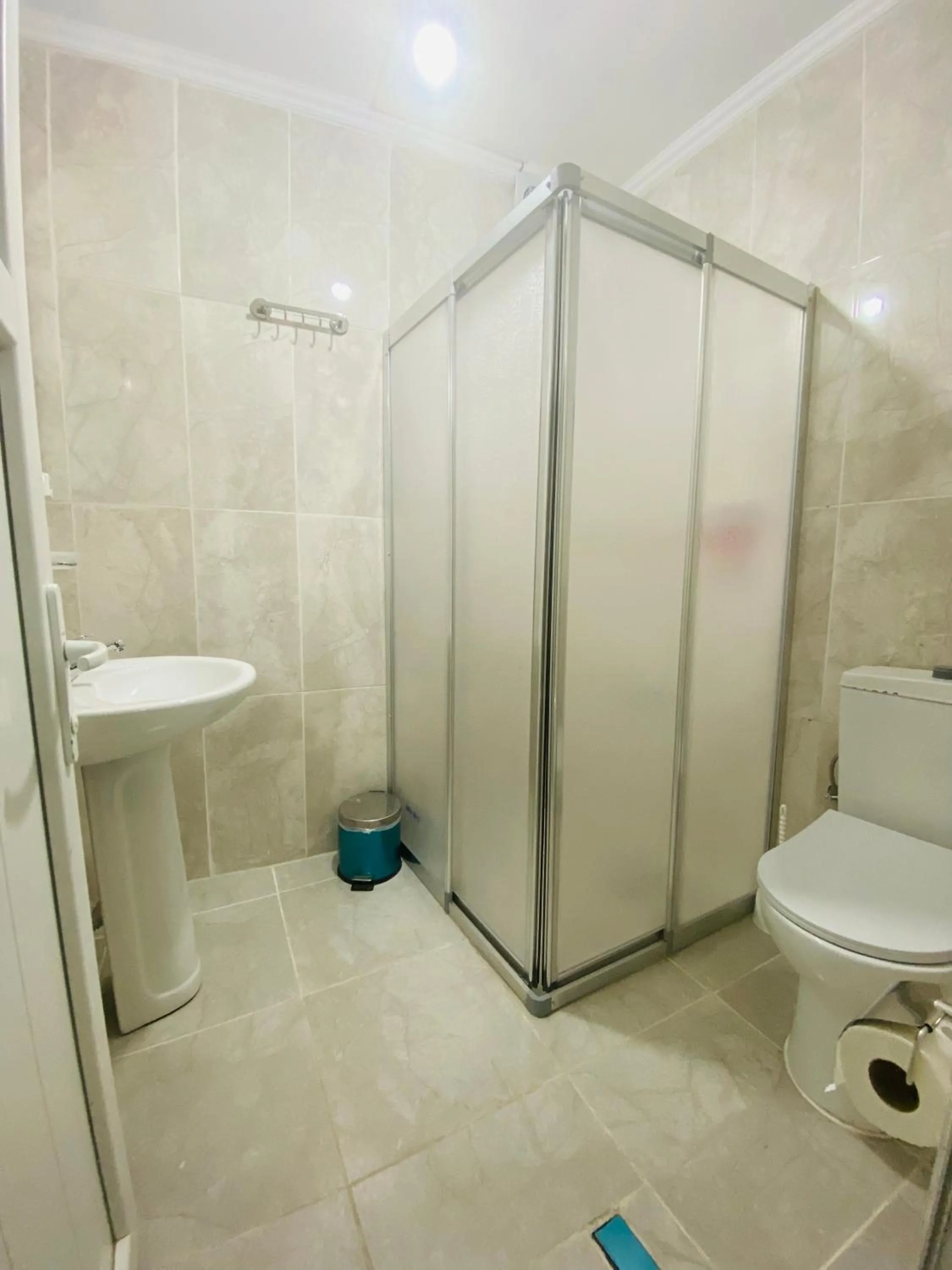 Shower in Stylish Hotel Old City