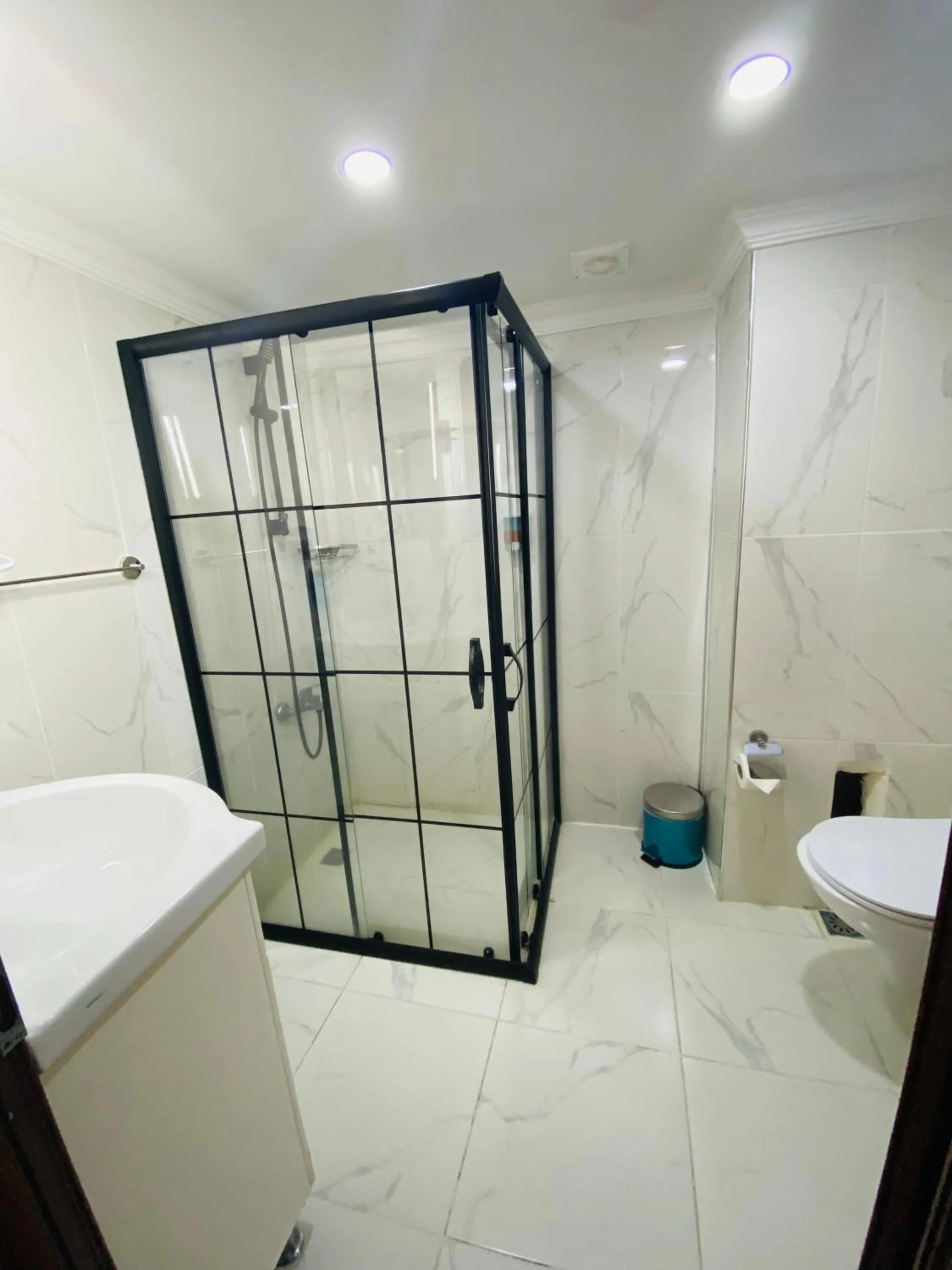 Shower in Stylish Hotel Old City