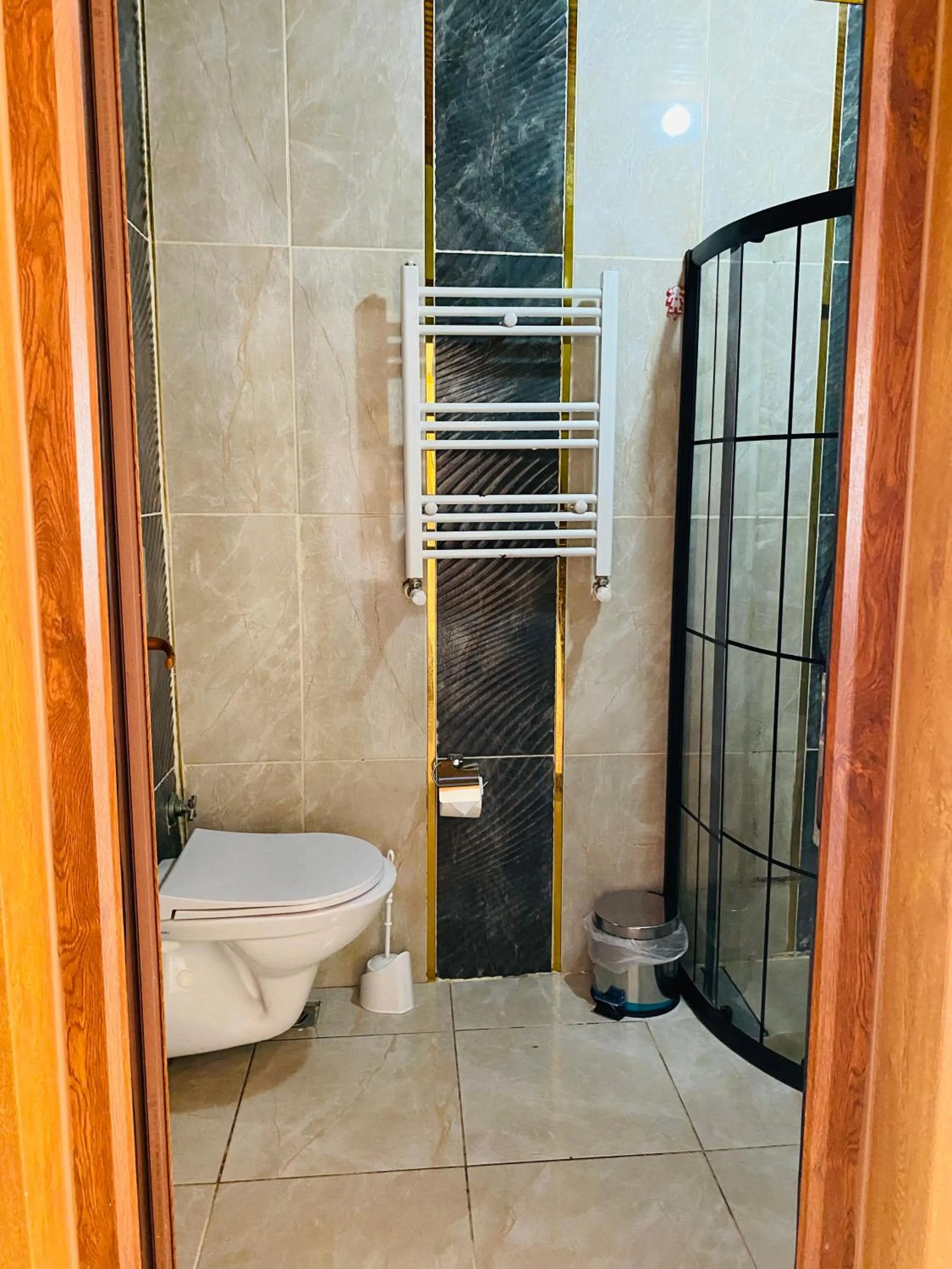 Shower in Stylish Hotel Old City