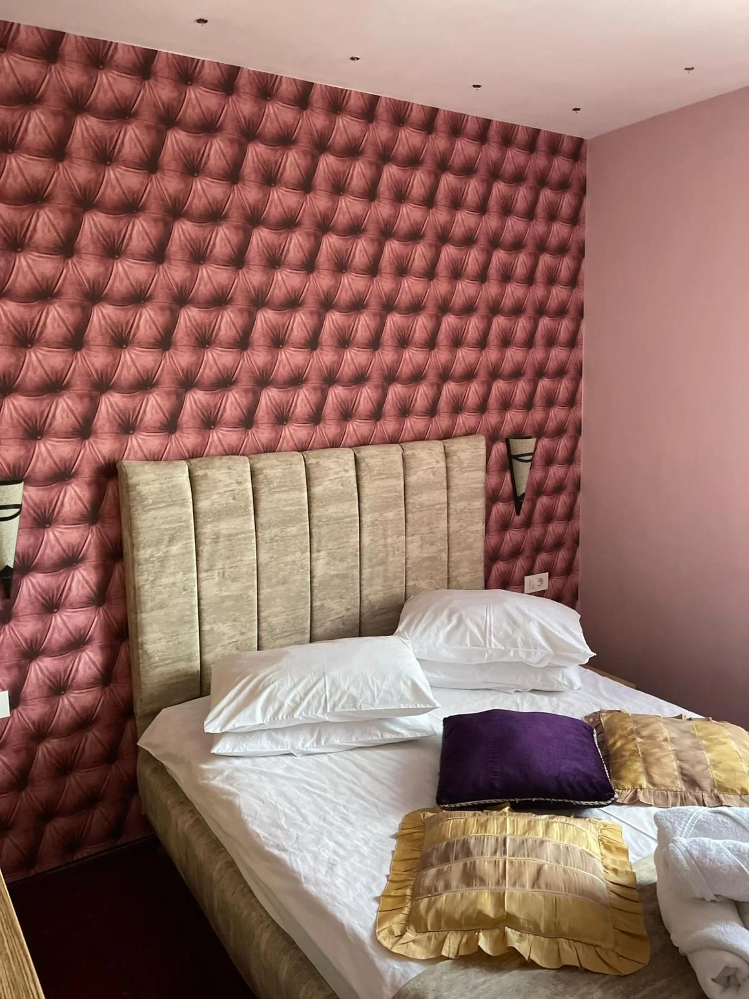 Bed in Casa Dunarea by Genco