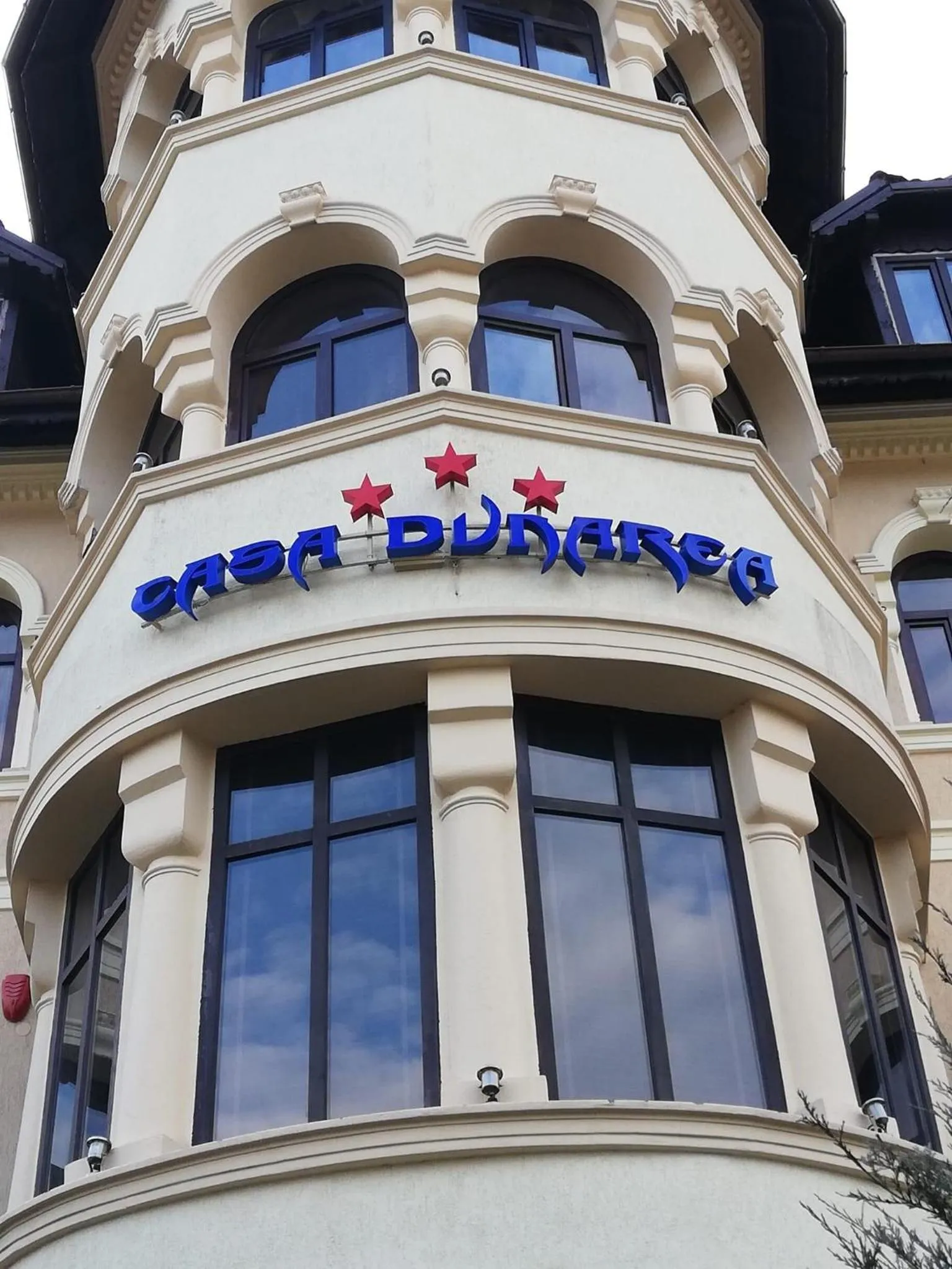 Casa Dunarea by Genco