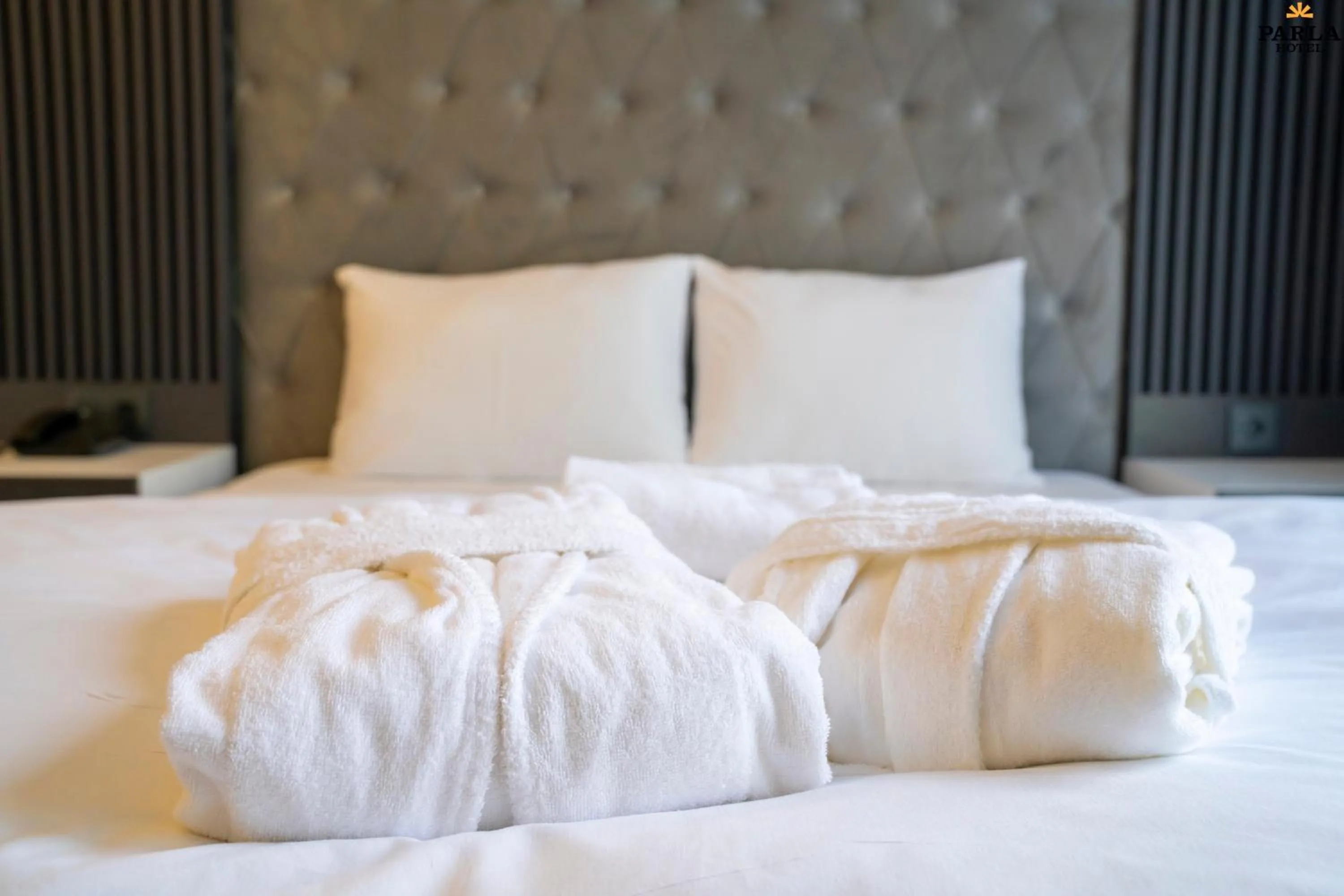 Bed in Parla Suite Hotel