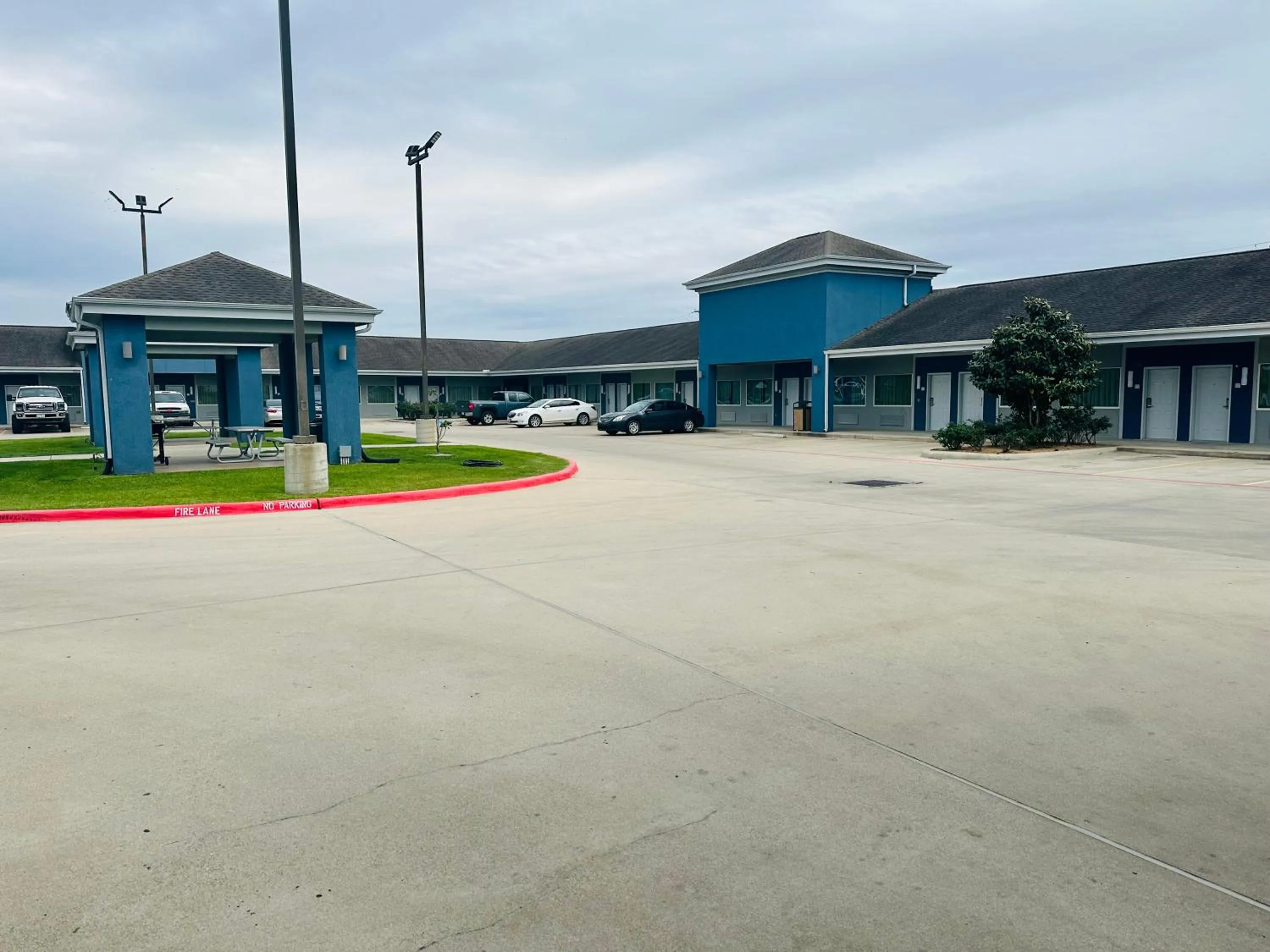 Parking in Lonestar Inn