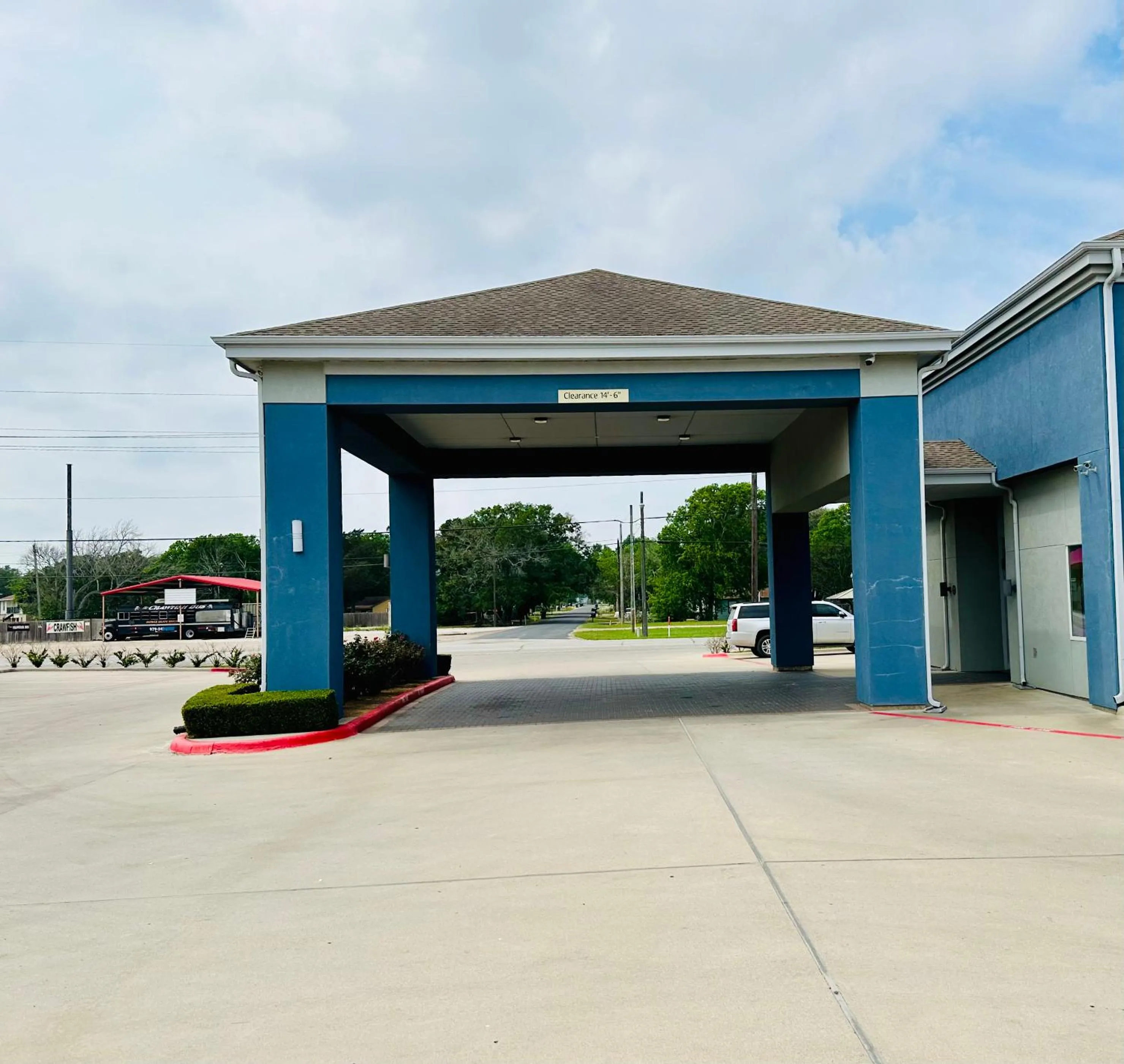 Property building in Lonestar Inn