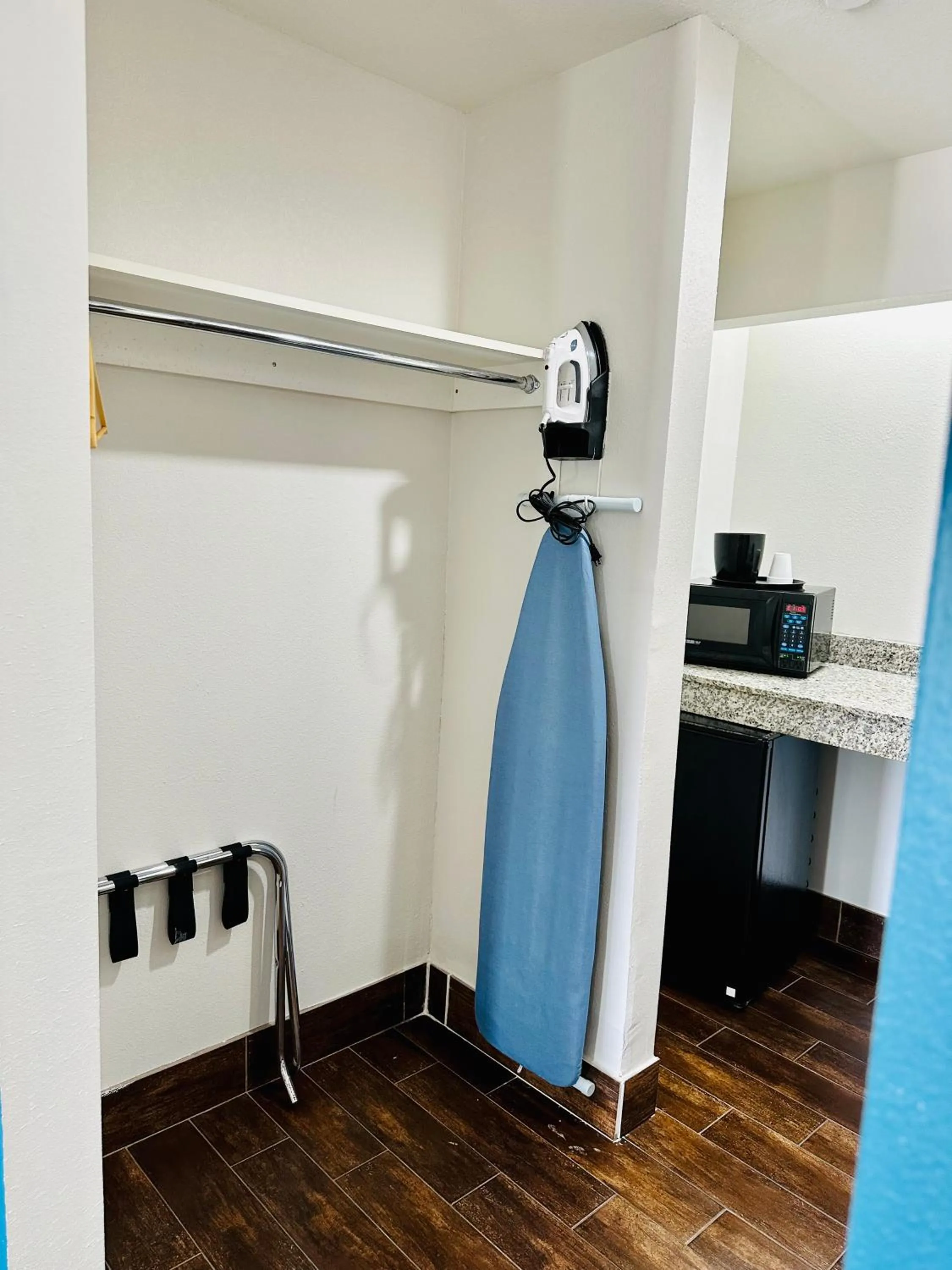 furniture in Lonestar Inn