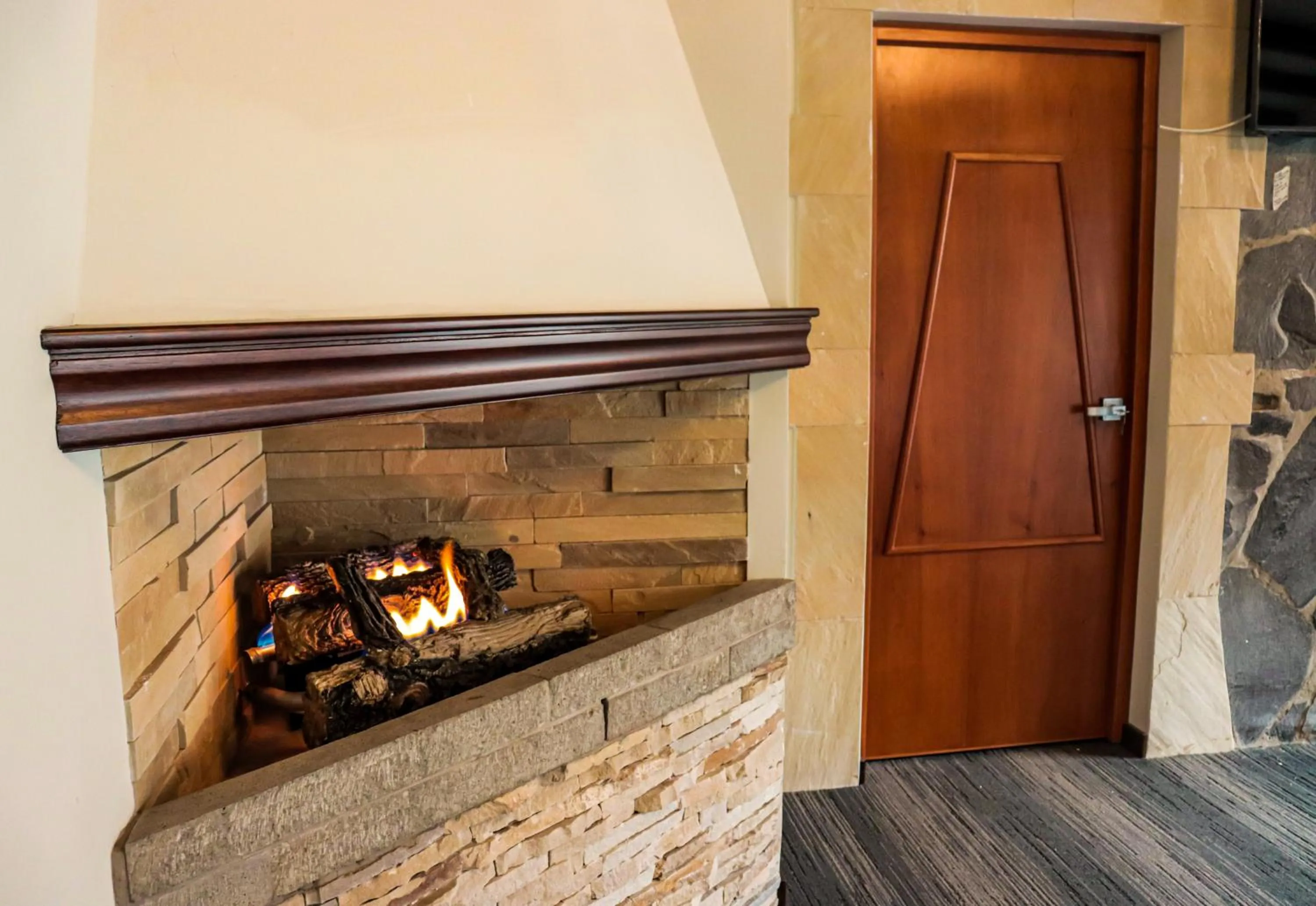 fireplace in Hotel Puerta del Sol Colca